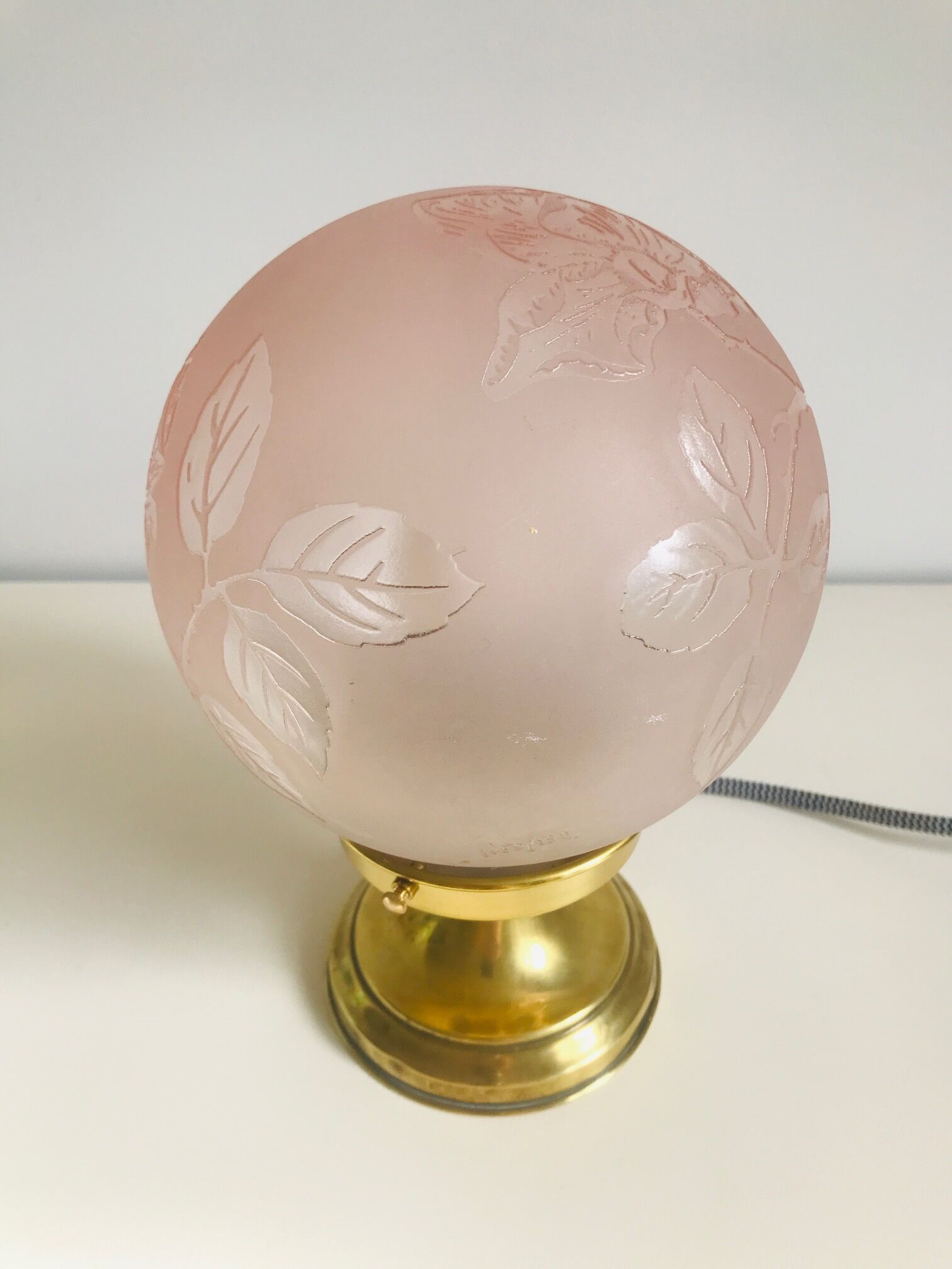 Deveau vintage globe table lamp