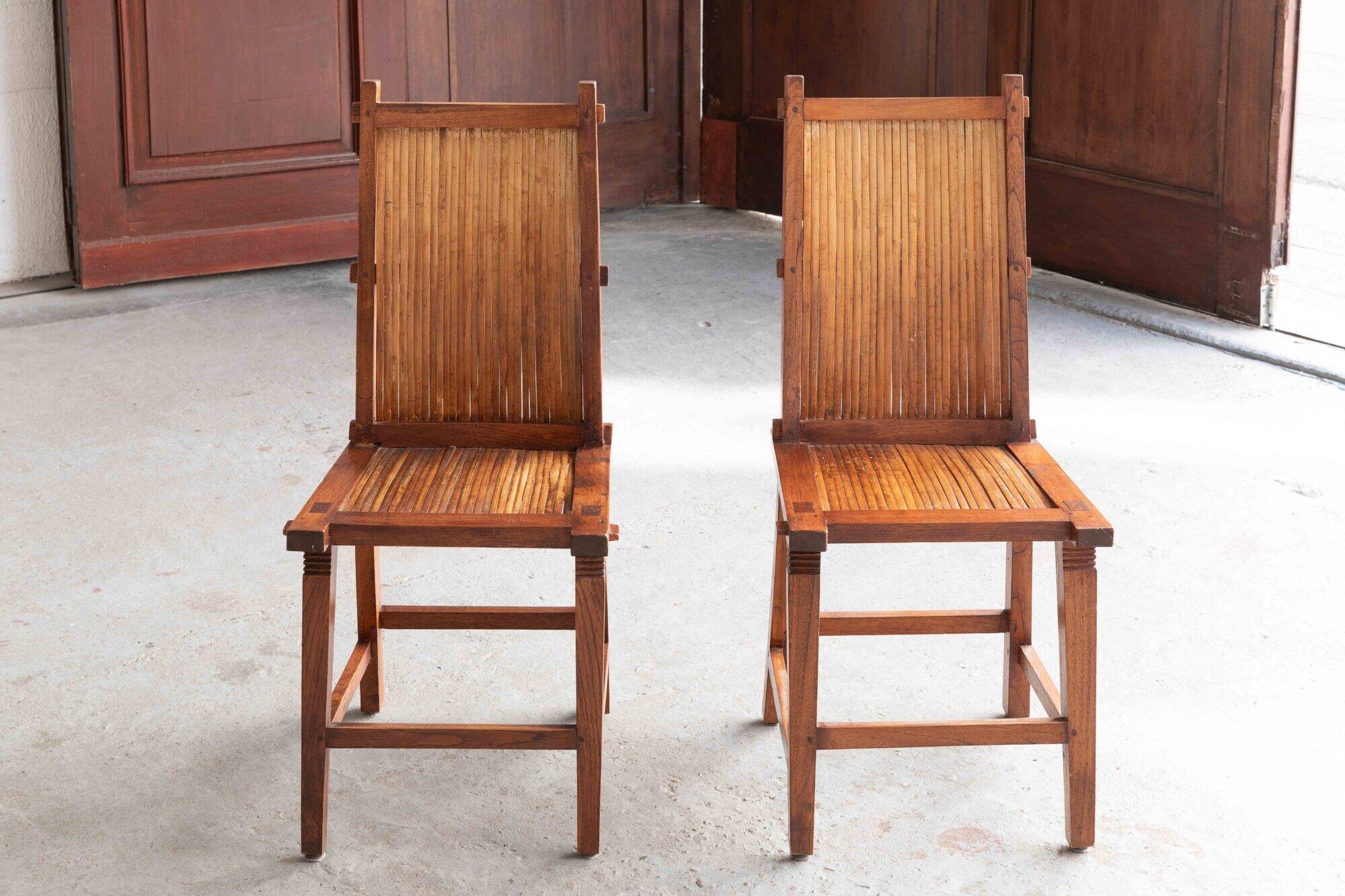 Chaises latérales javanaises