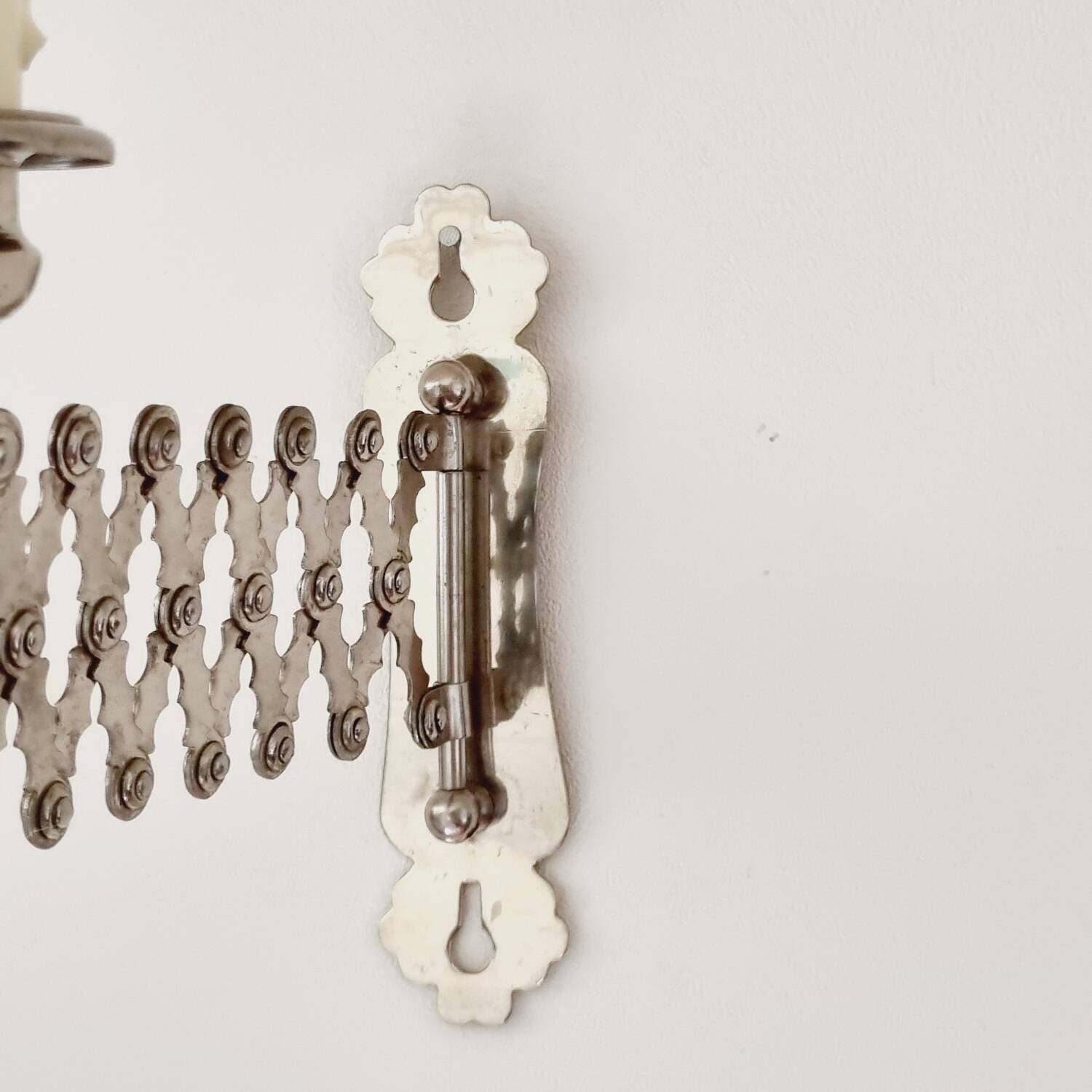 Metal accordion wall candle holder