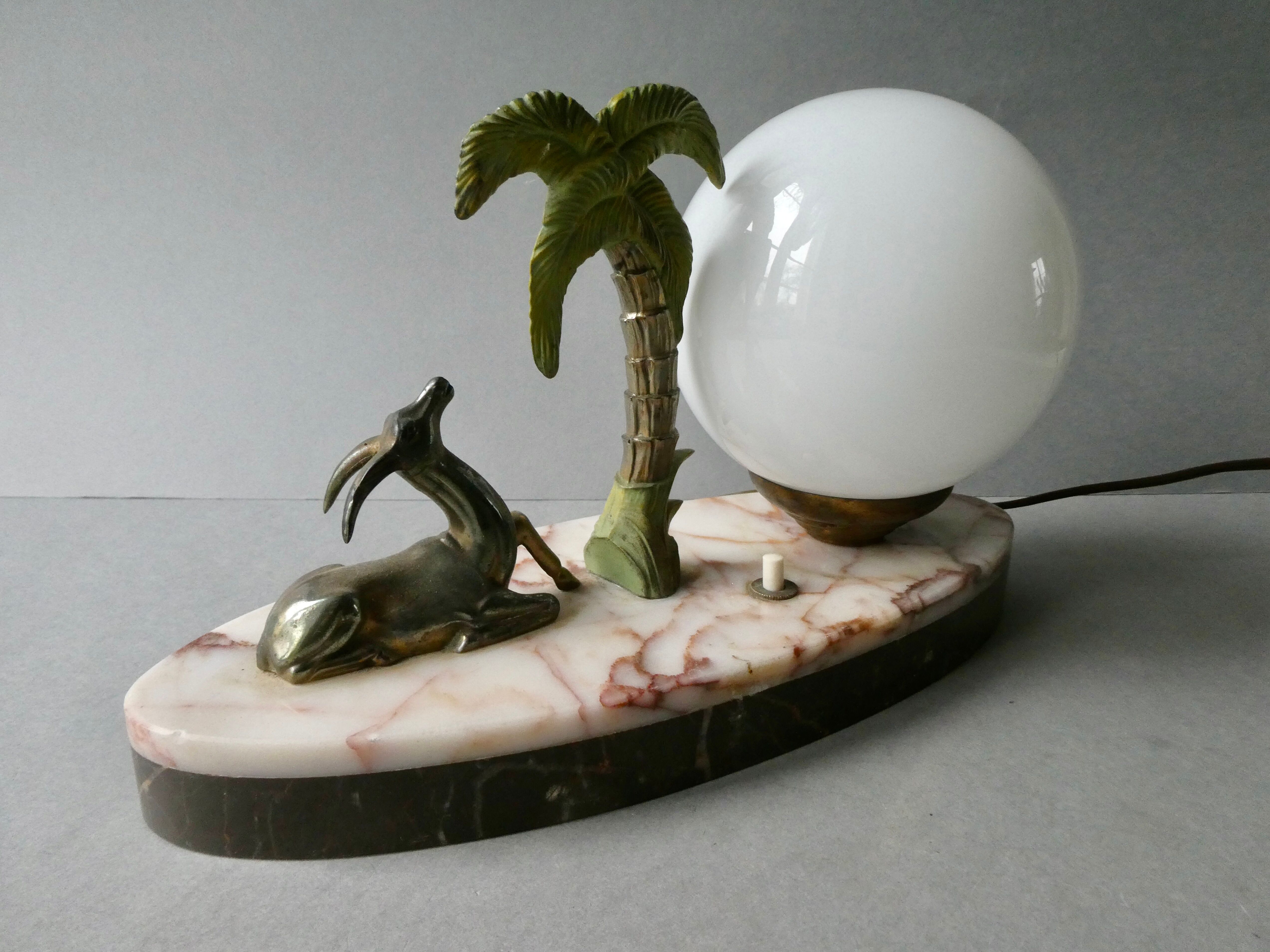 Art deco lamp