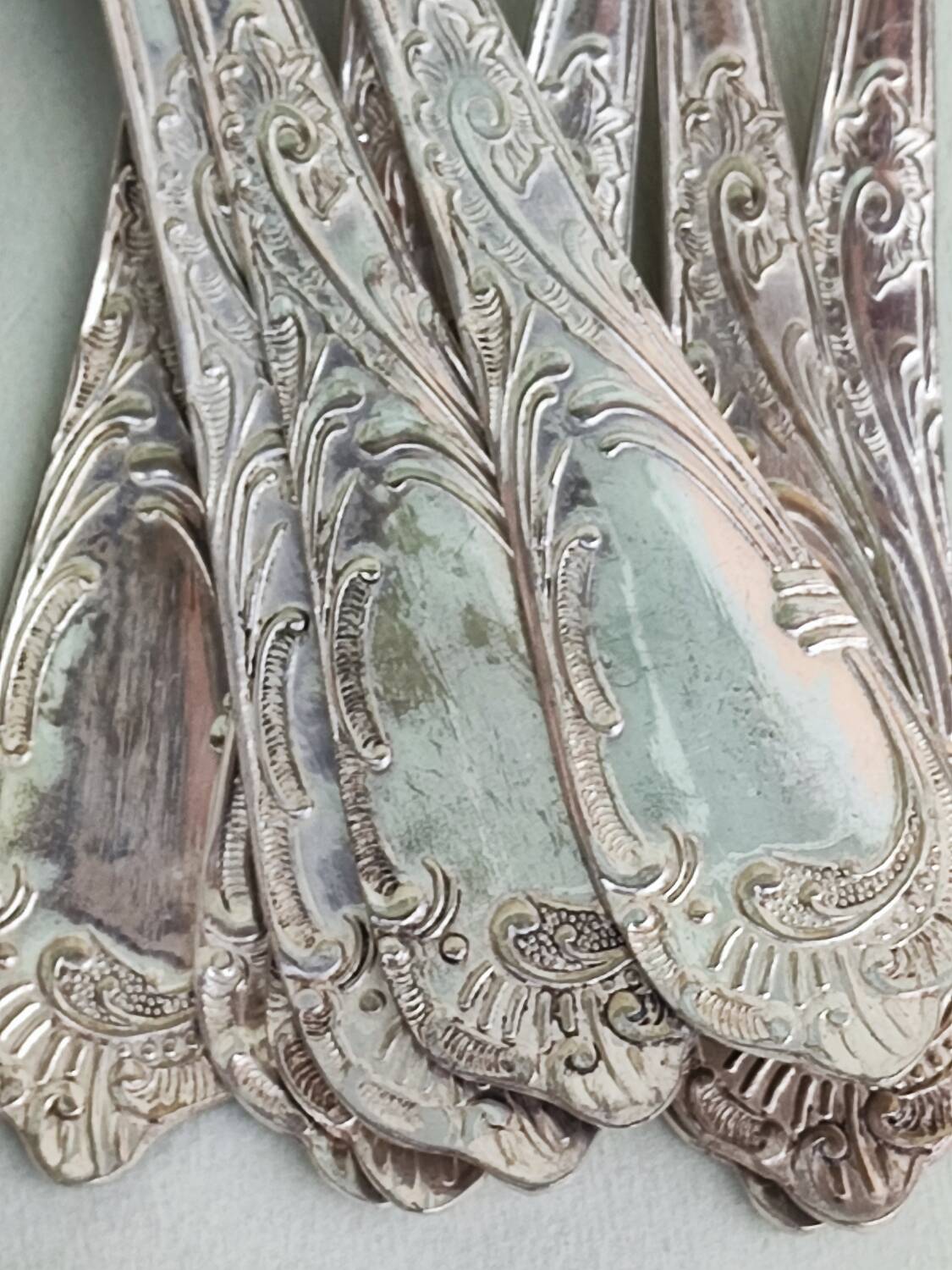 Silverplated cutlery : spoons, forks, teaspoons