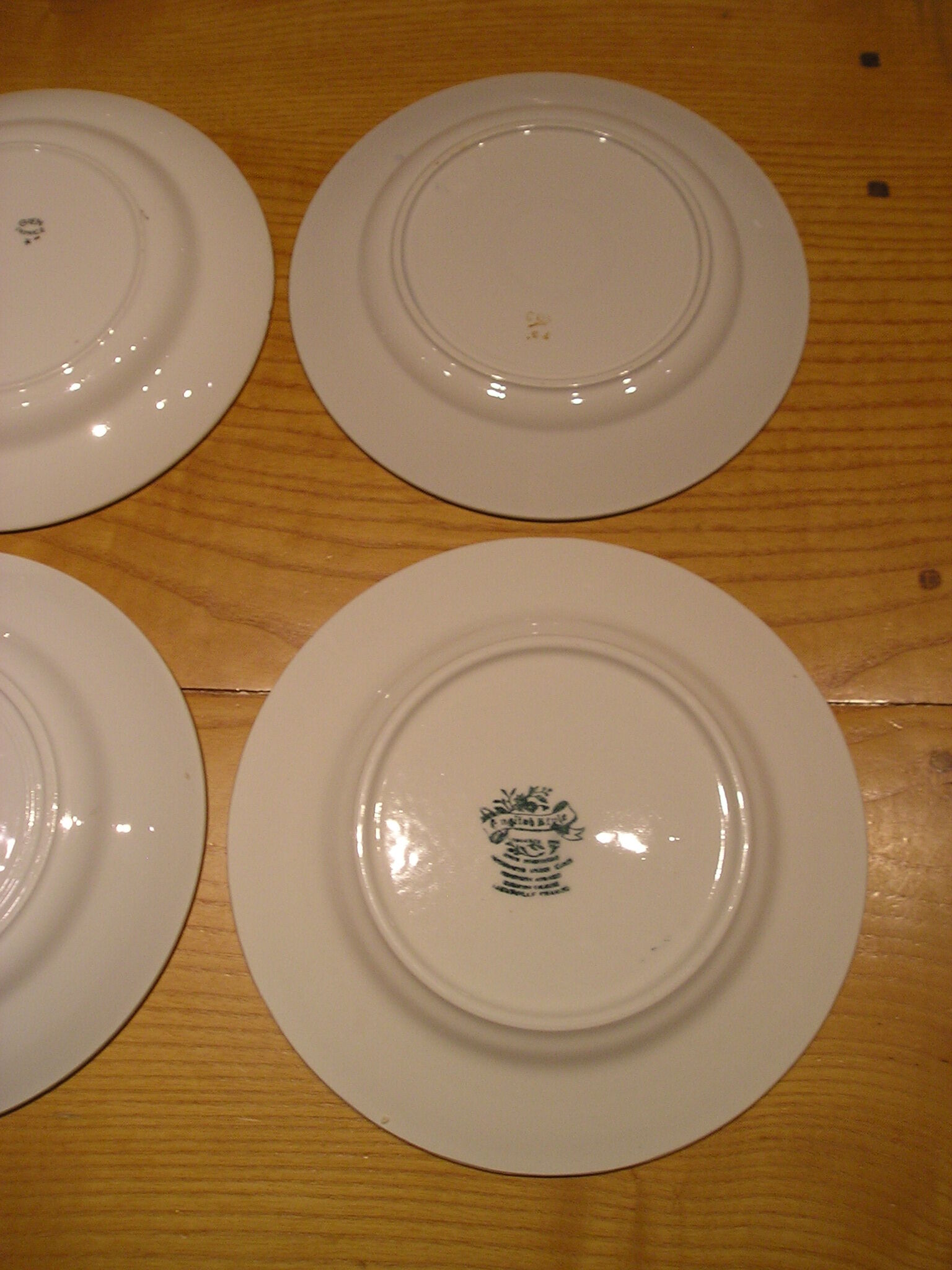 Set of 6 different flat plates