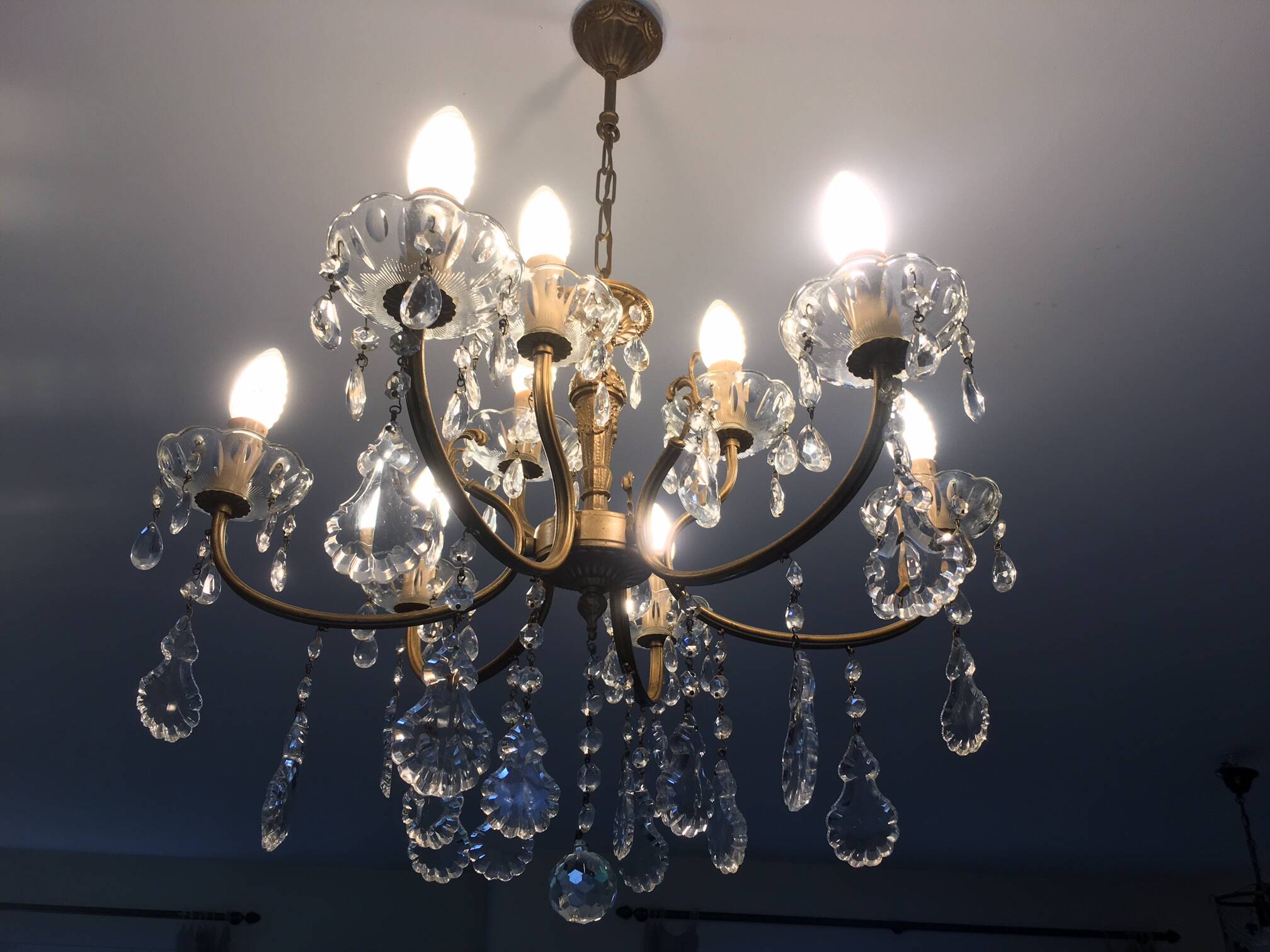 Chandelier with 9 lights - perfect working condition - No missing parts