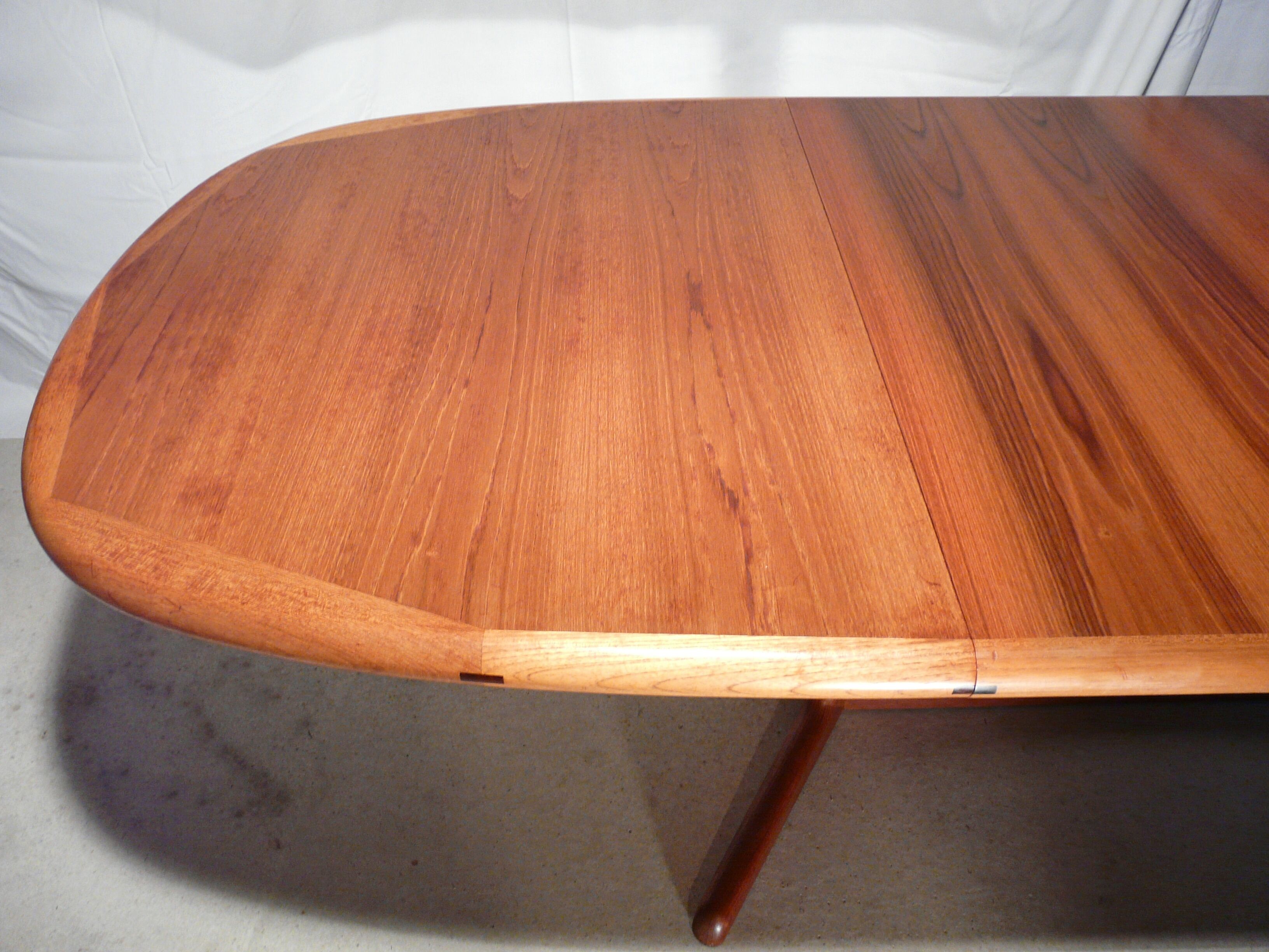 Scandinavian expandable table in Laurits M Larsen teak