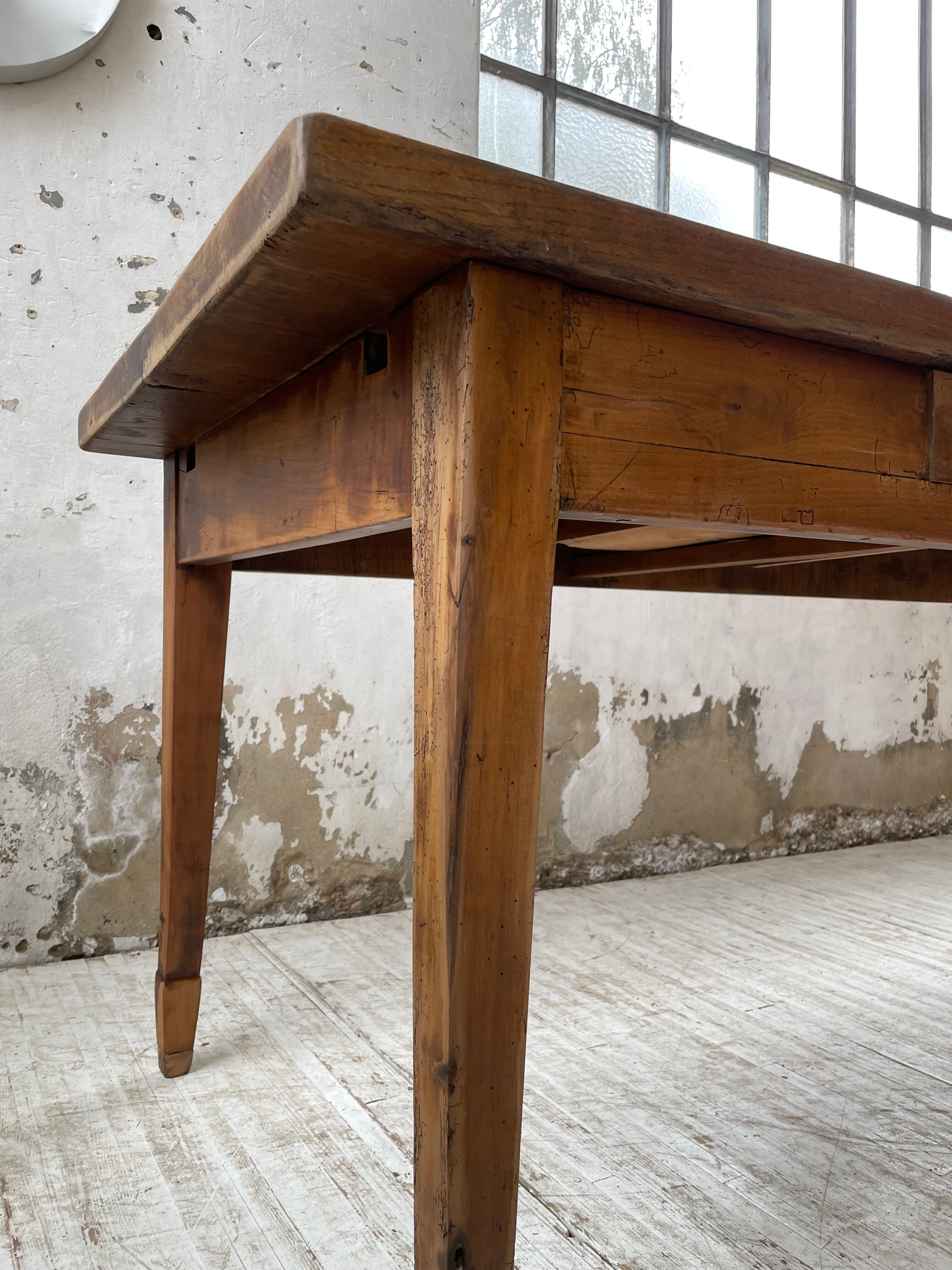 Farmhouse table in oak and walnut 2m