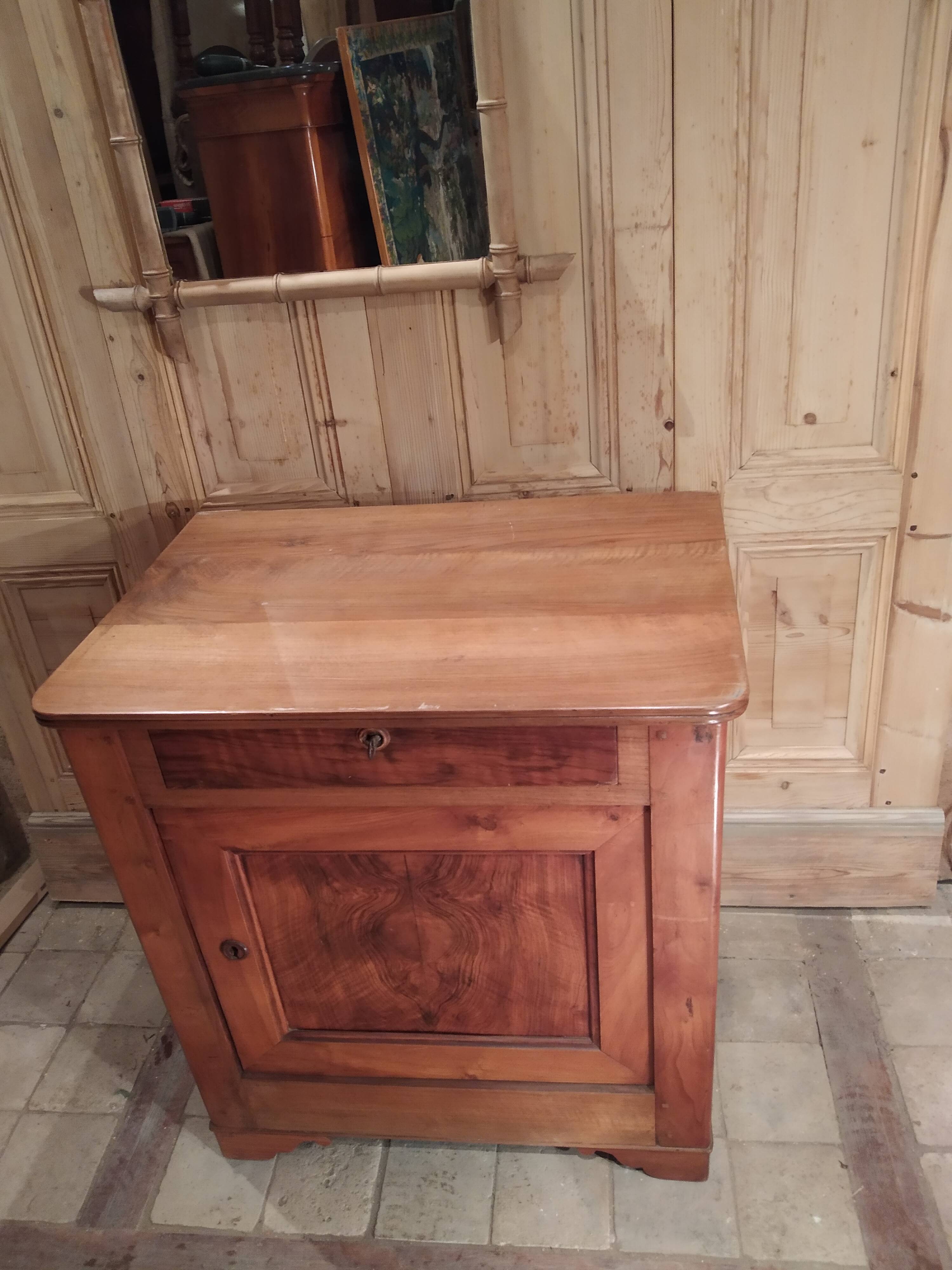 Small parisian bahut