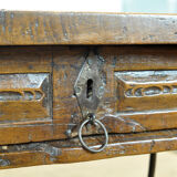 17th-century Spanish walnut table