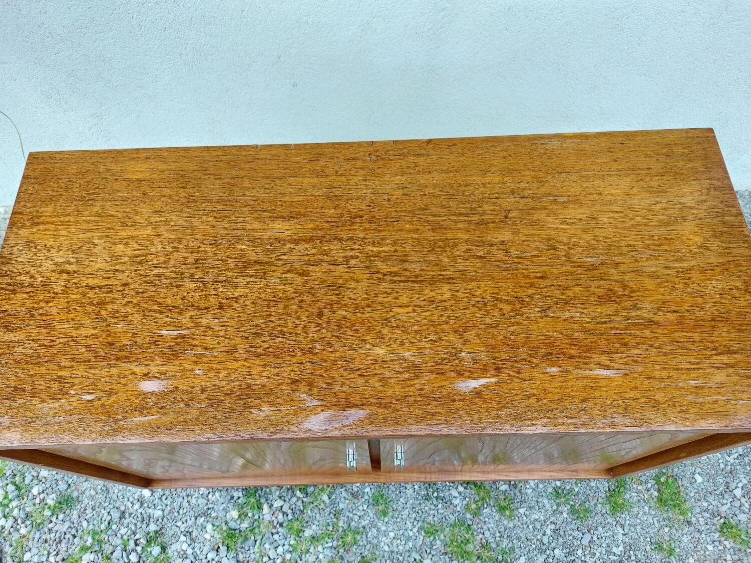 Compass feet sideboard