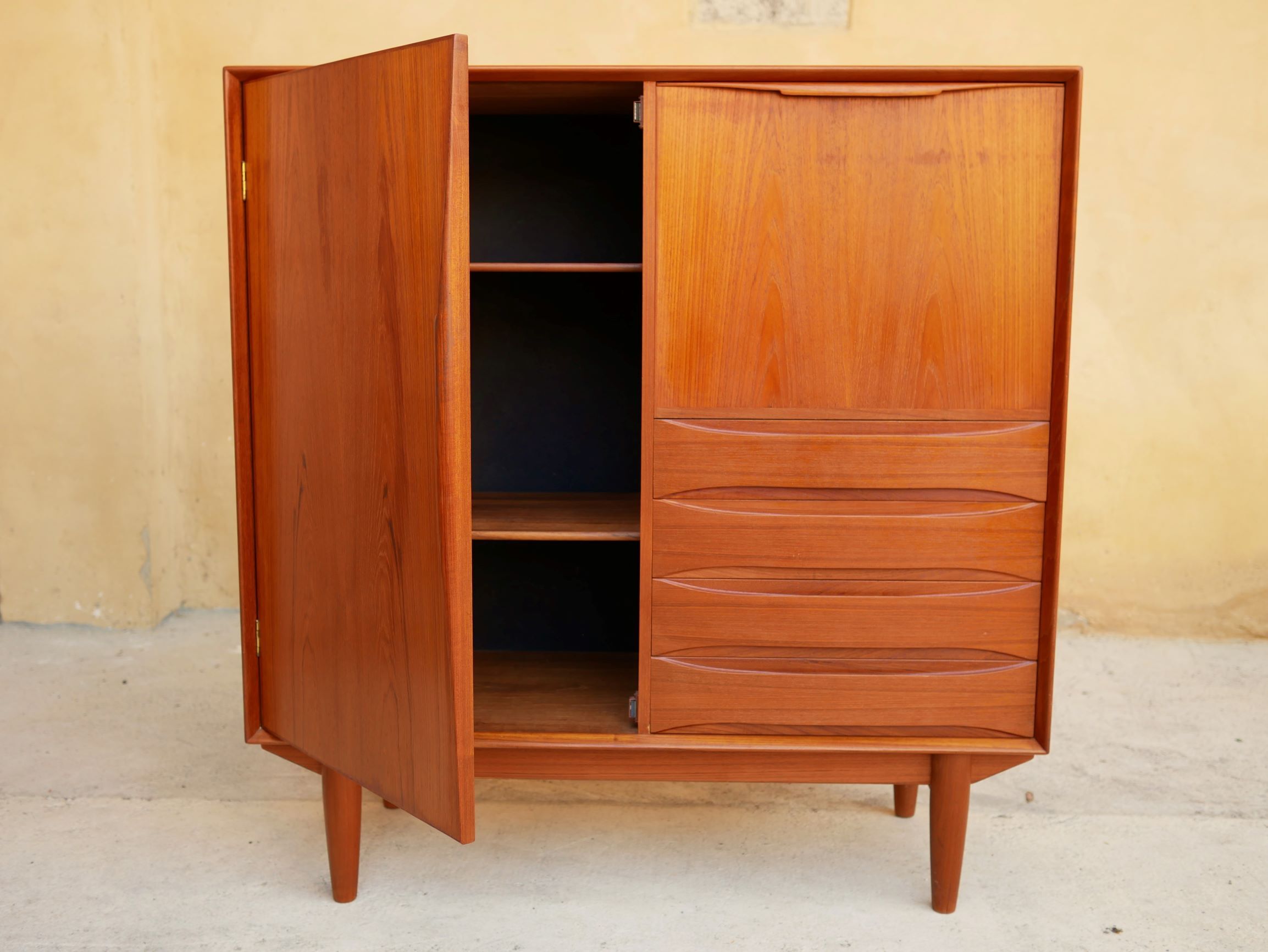 Scandinavian buffet teak bar by A. Vodder for Dyrlund Editions