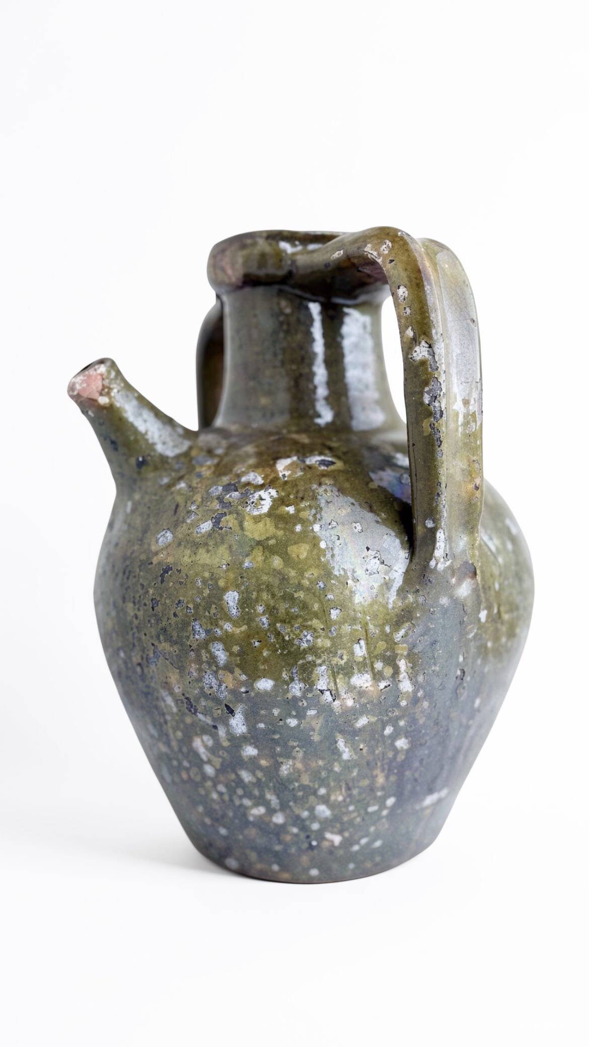 Ancient oil jar in glazed terracotta, khaki green — Auvergne, Lezou