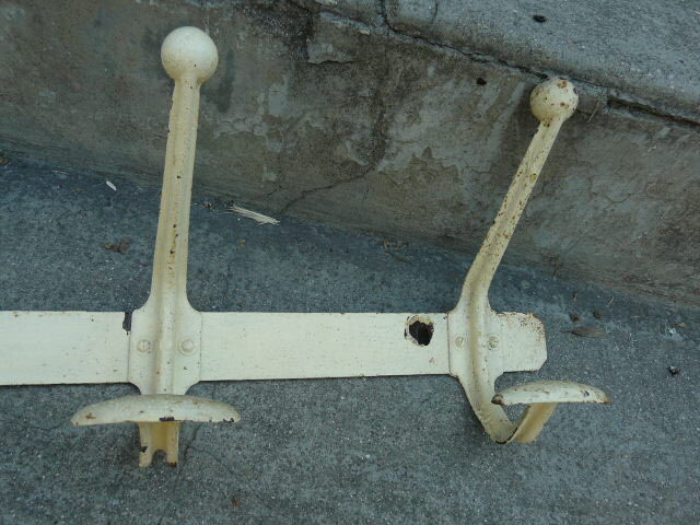 Industrial coat rack in iron 4 double patères