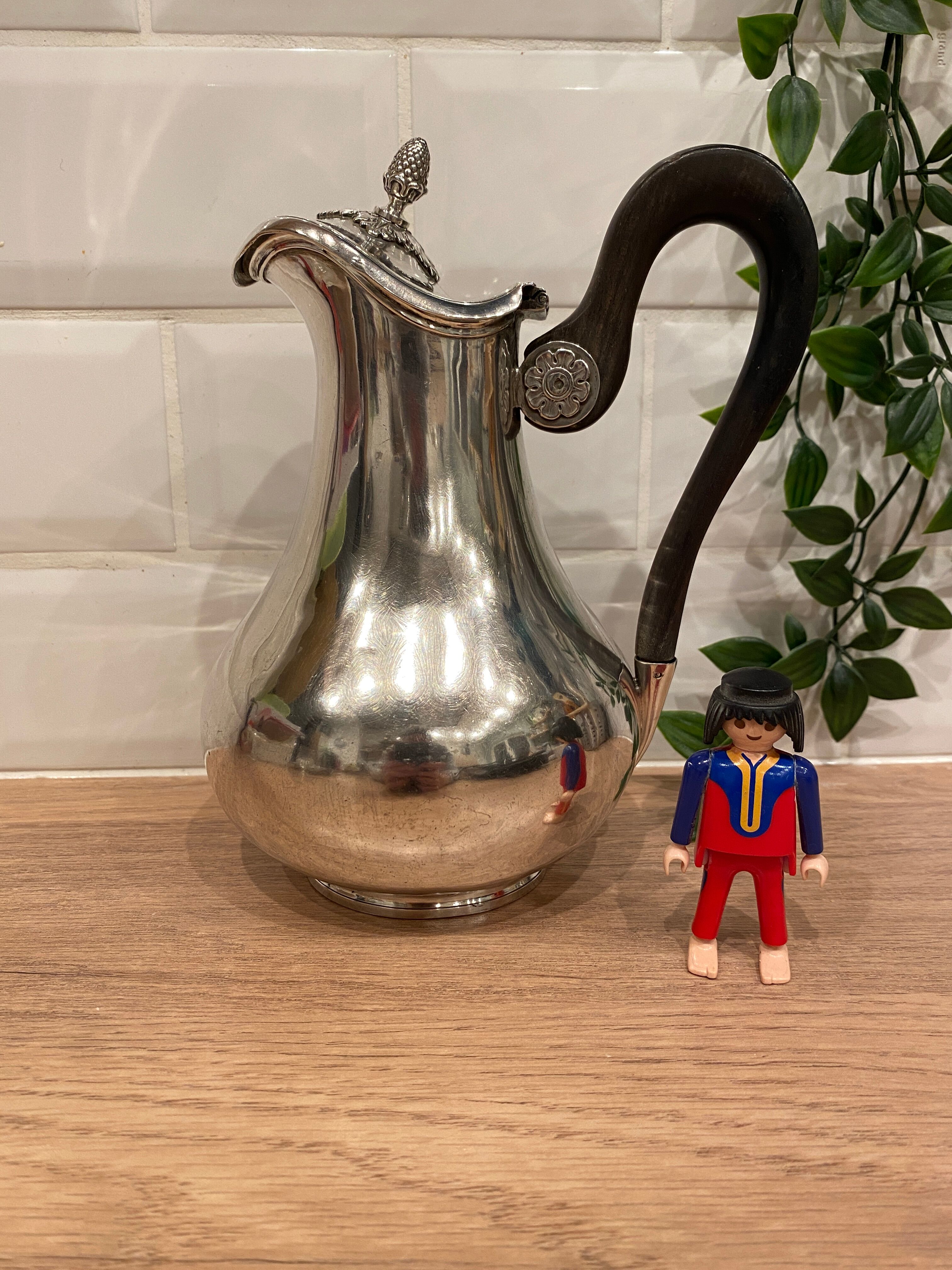 Silver pourer Jean-Pierre Bibron