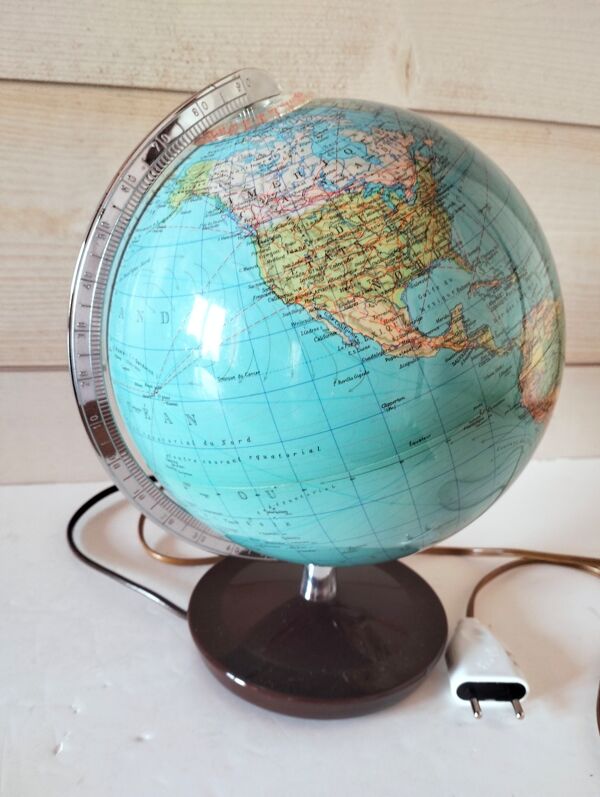 Globe terrestre lumineux