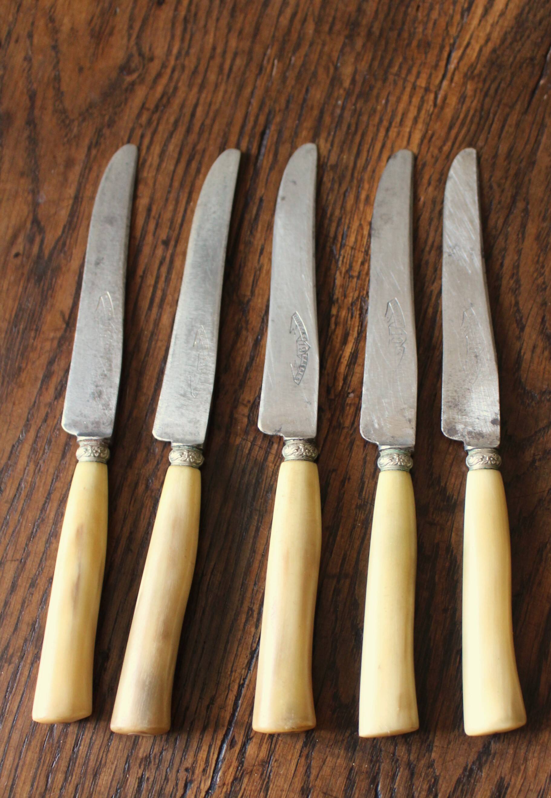 A set of 5 small Duvert Frères knives
