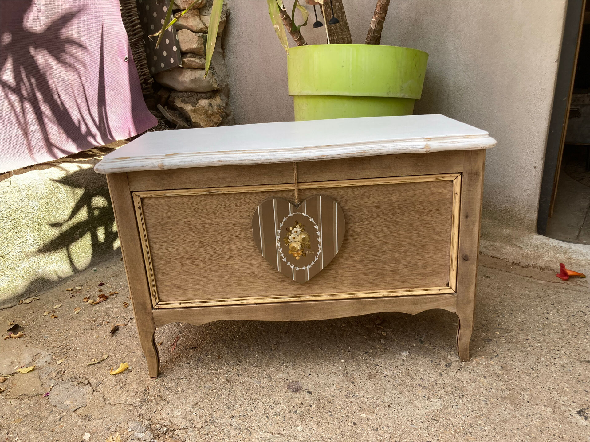 Very nice vintage heart toy chest in L. Ashley removable style.