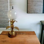 LAMPE DE TABLE HAUTE VINTAGE AVEC PALMIERS "DORÉS", STYLE HANS KÖGL