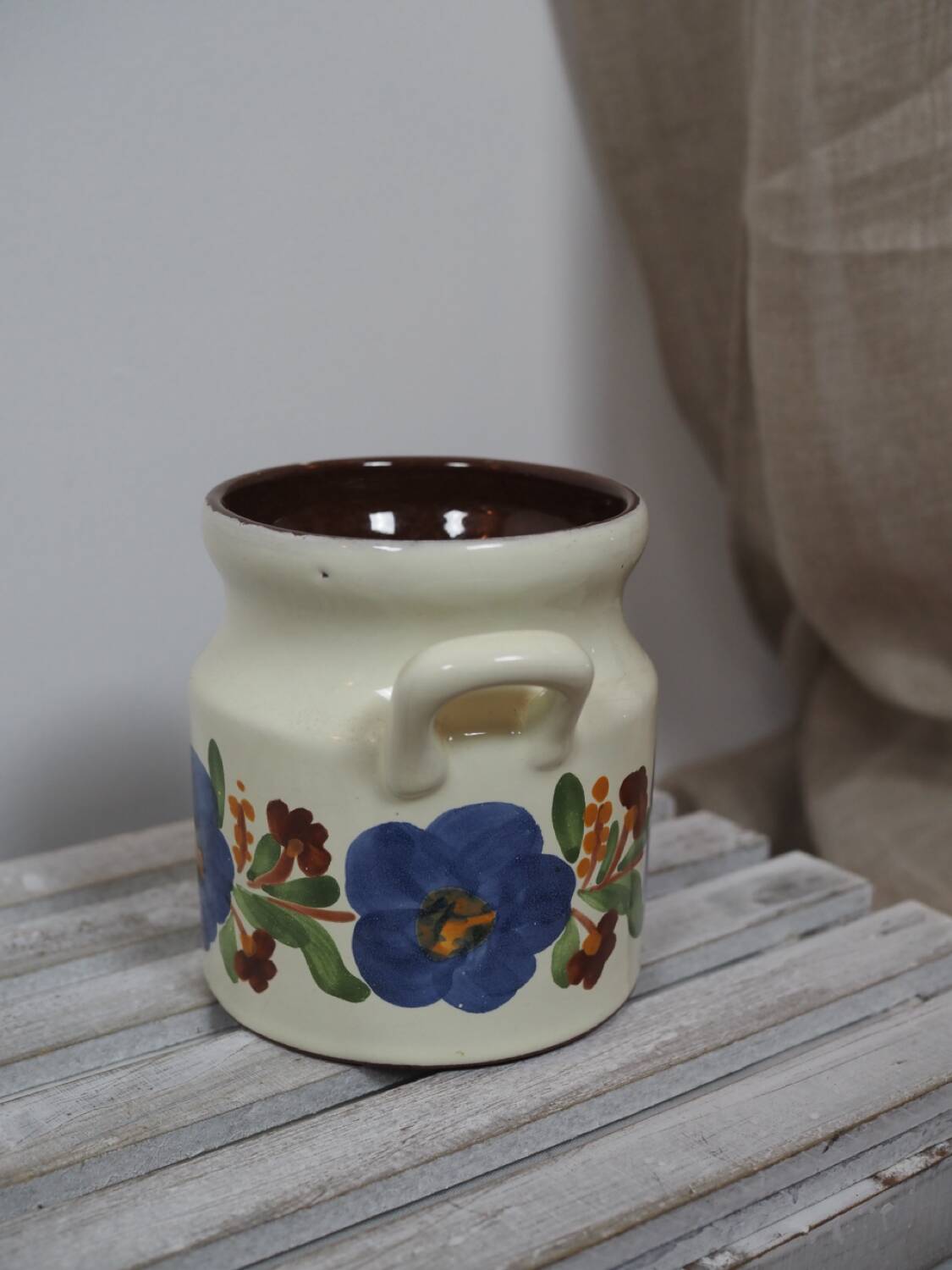 Vintage Varoslod Majolika pot with flower decor