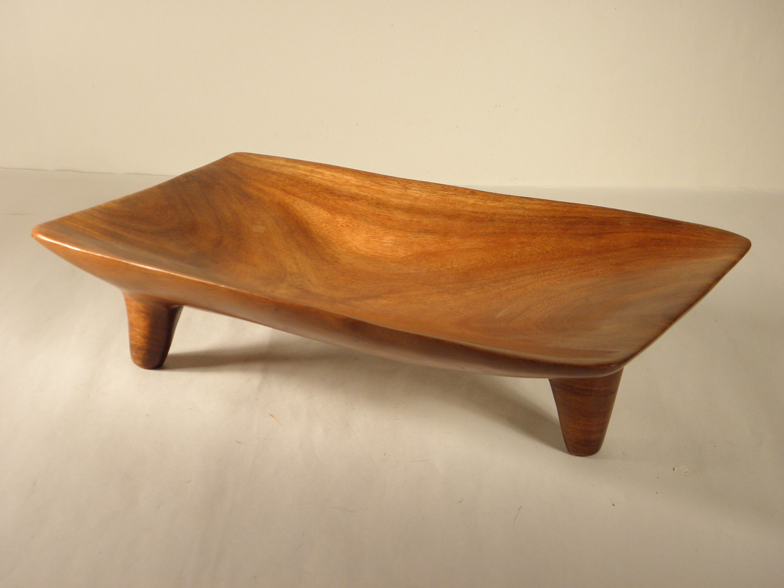 Wooden tripod cut 31 x 17 cm