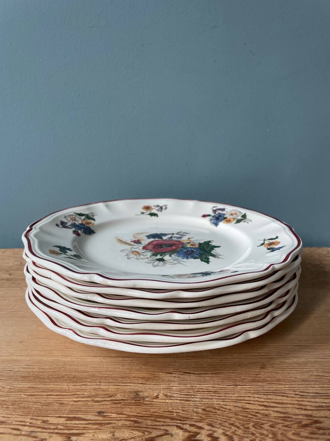 Series of 7 Sarreguemines earthenware dessert plates, Agreste model