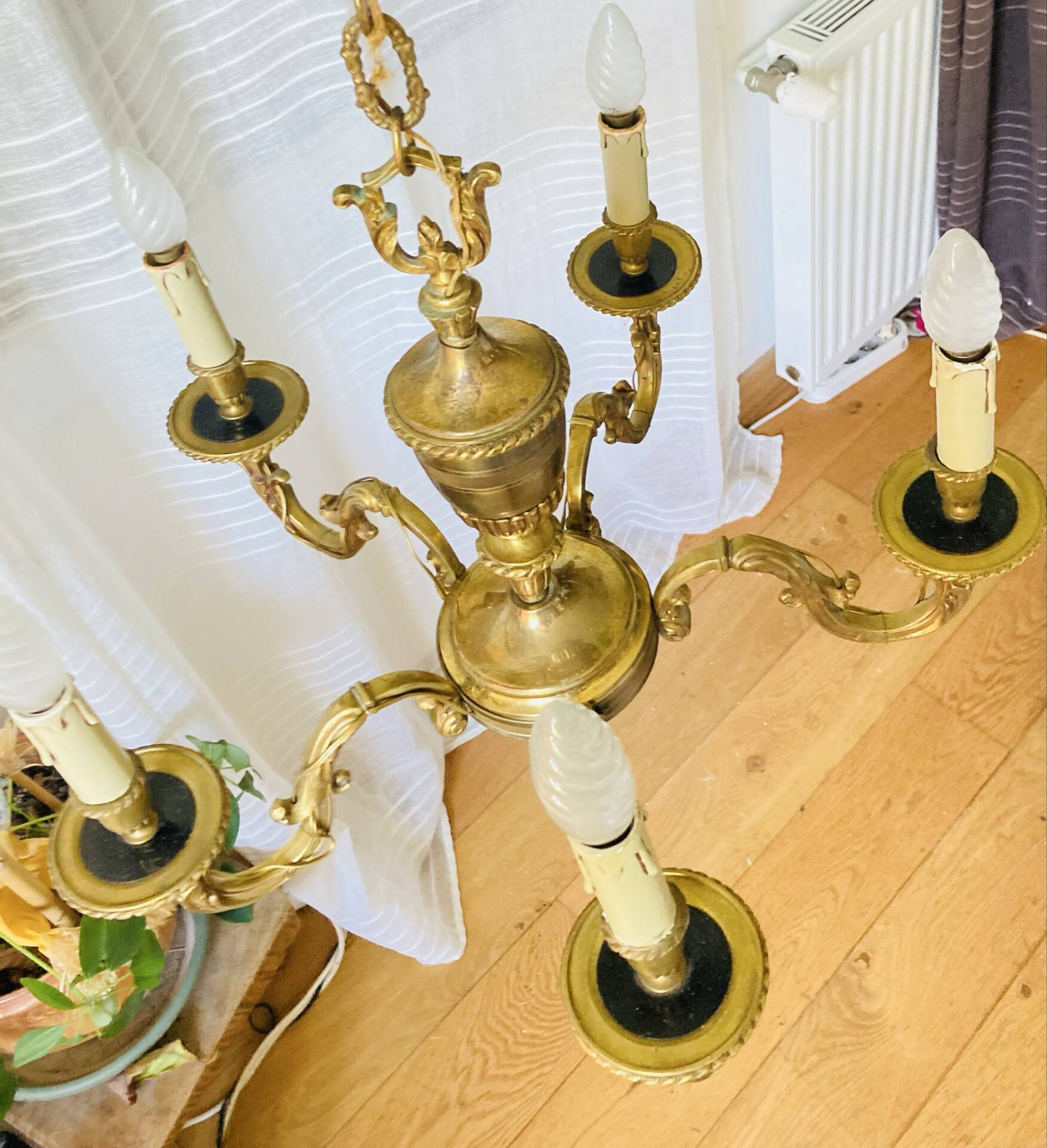 Louis XV style chandelier from the mid-20th century in solid gilded bronze.