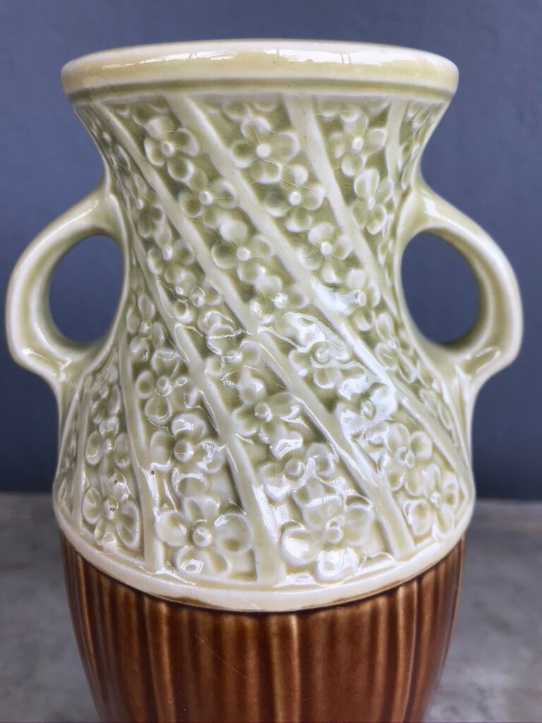 Two-tone vase decorated with flowers