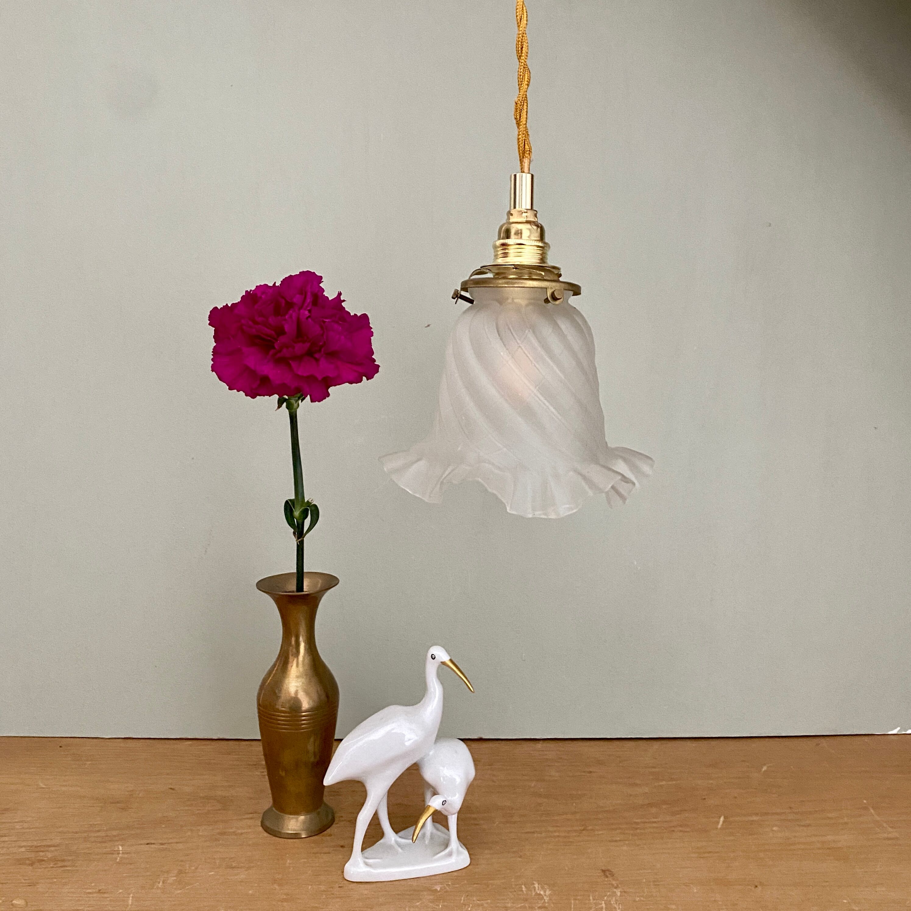 Vintage frosted glass tulip ride