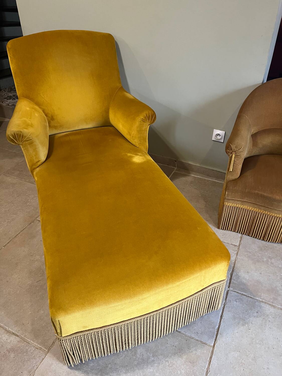 Golden velvet daybed