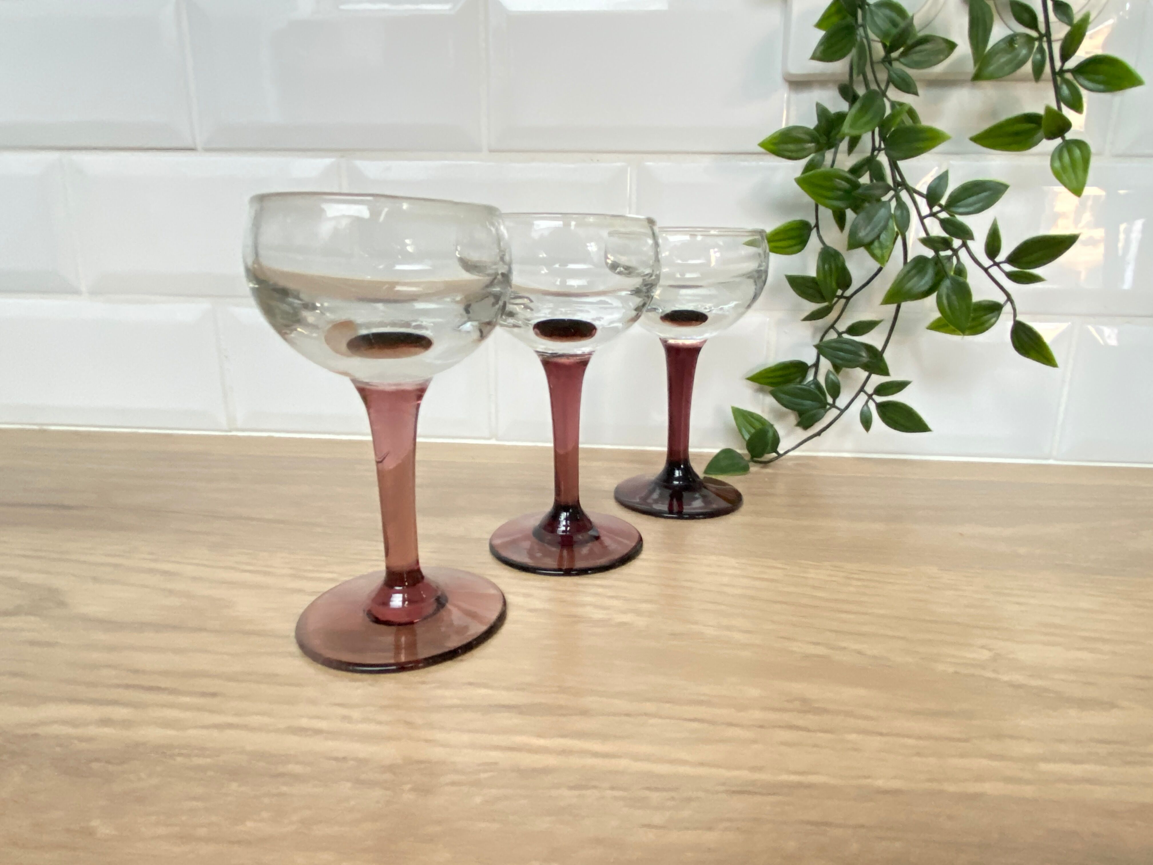 Set of 3 stemmed glasses