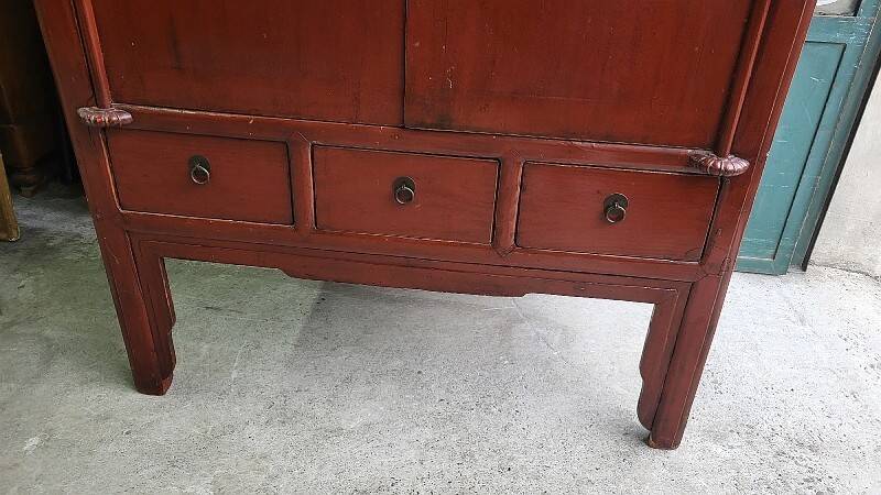Small Asian lacquered wardrobe with 2 doors and 5 drawers.