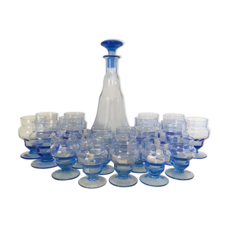 Set carafe et 20 verres art déco myosotis