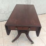 English drop-leaf table in mahogany from the 19th century.