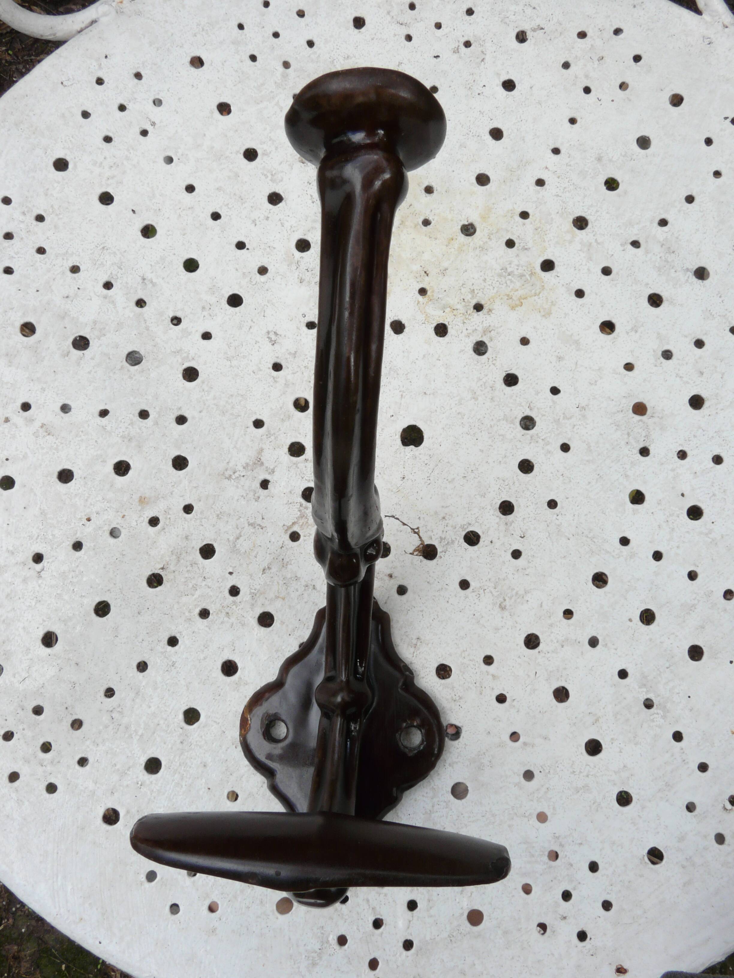 Art Nouveau period coat rack, 1910, in enamelled cast iron, brown