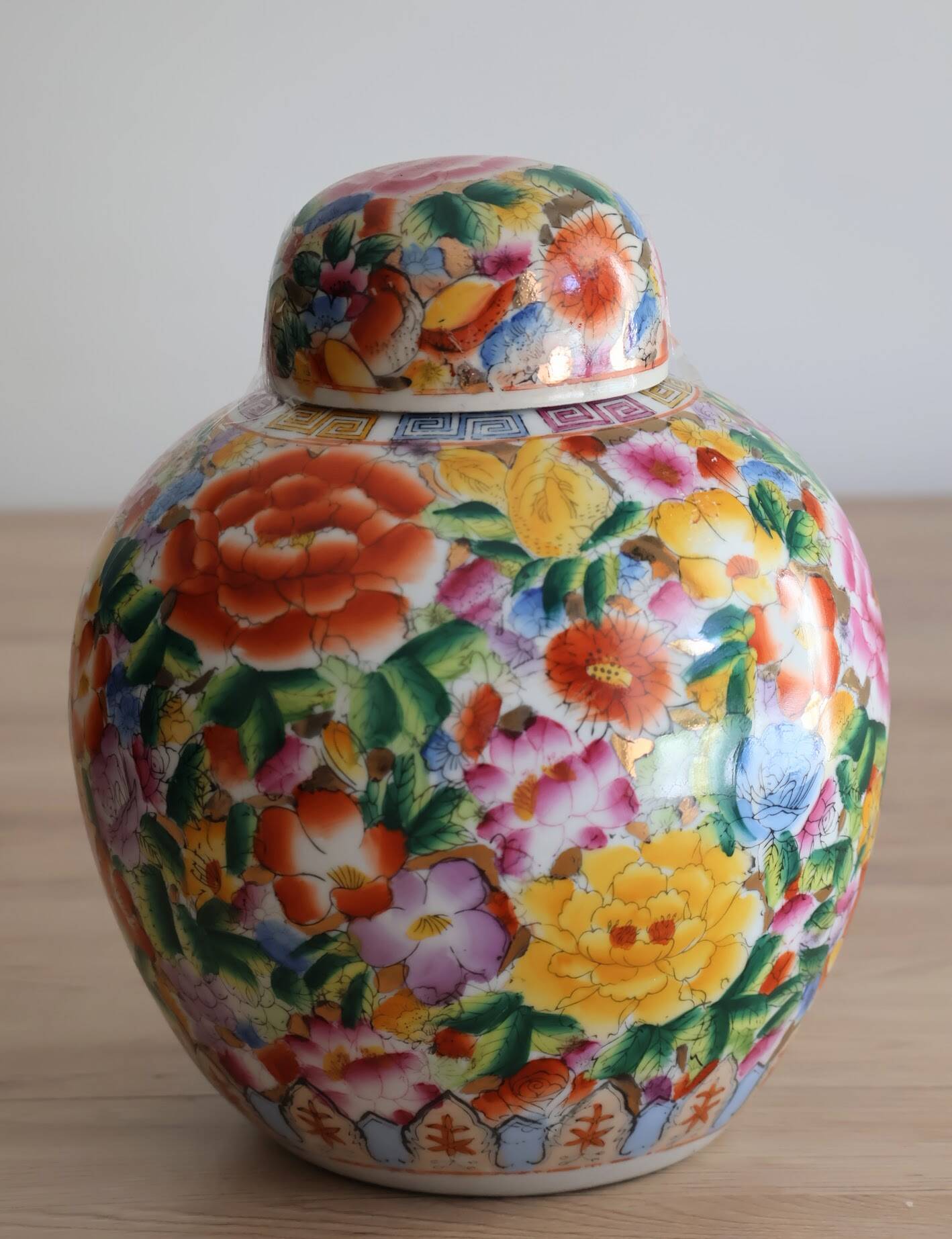 Large Chinese ginger jar with multi-colored porcelain lid