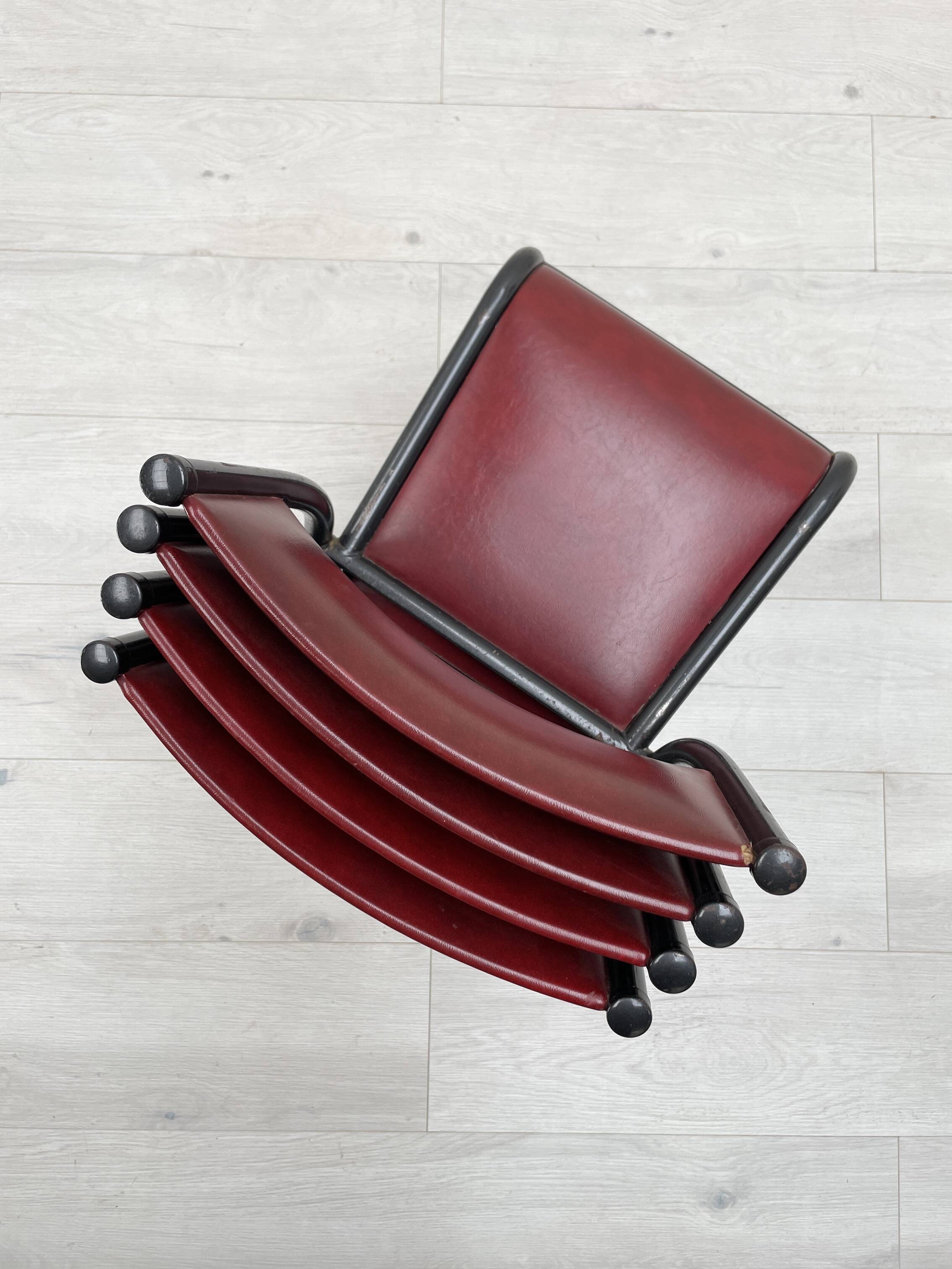 Suite de 4 chaises vintage Mullca 510.