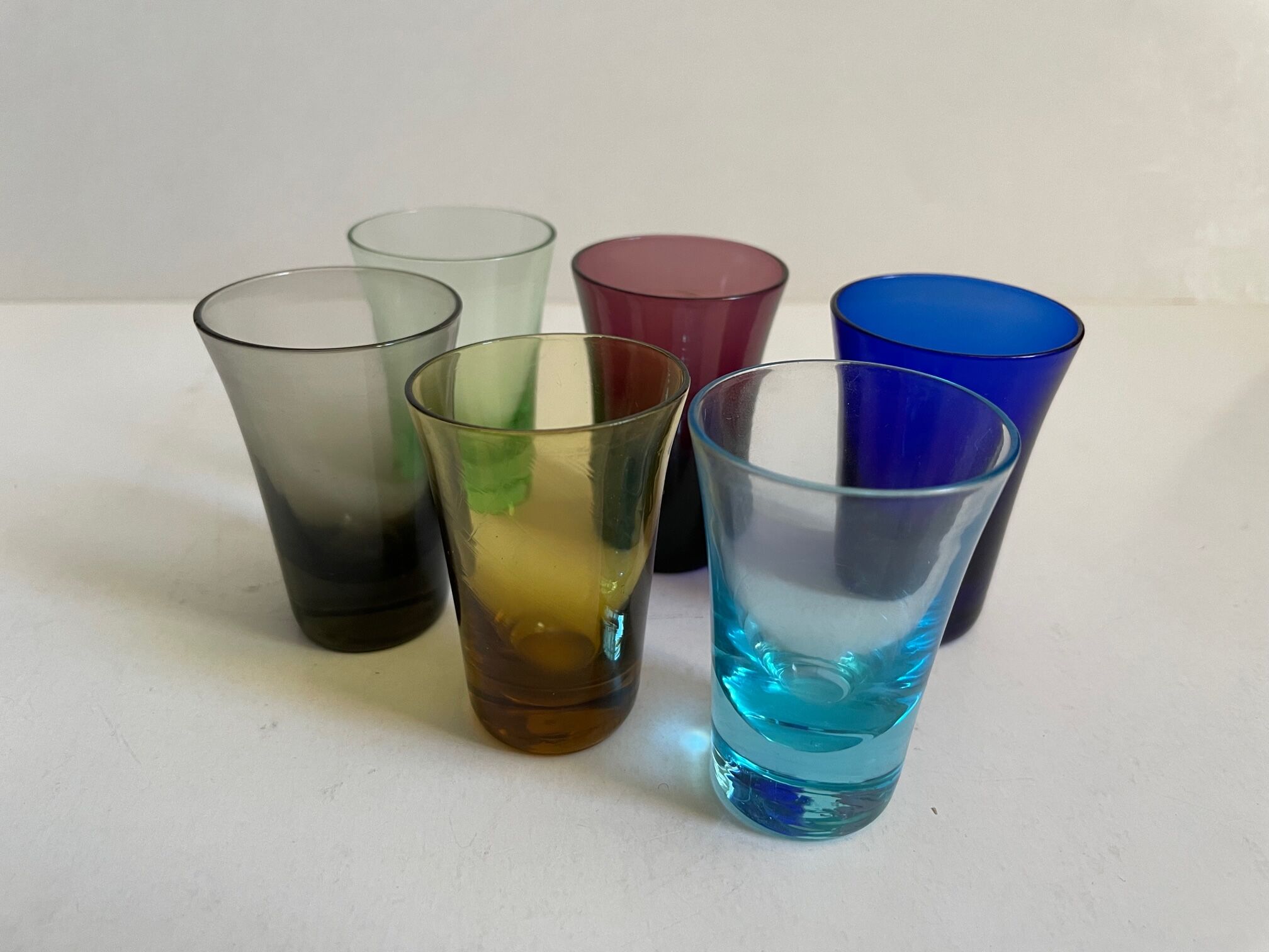 Set of 6 coffee/tea cups with removable stand.