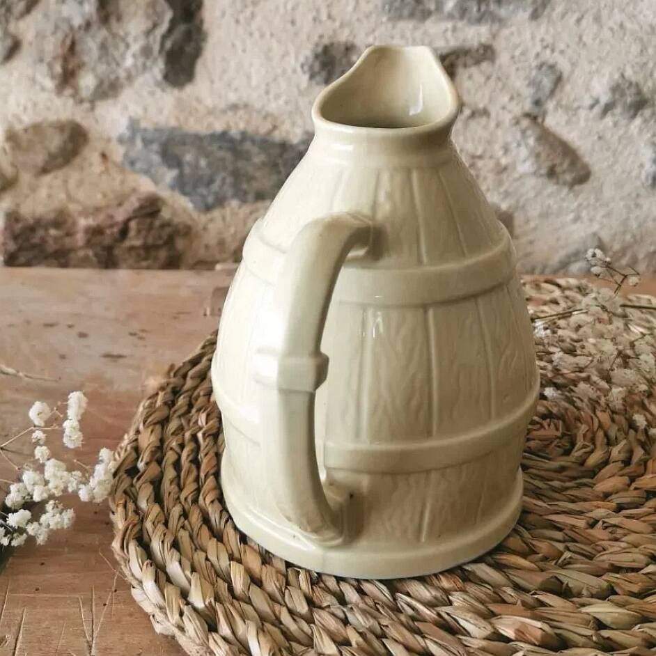 Pichet Tonneau Vintage, Barbotine blanc cassé