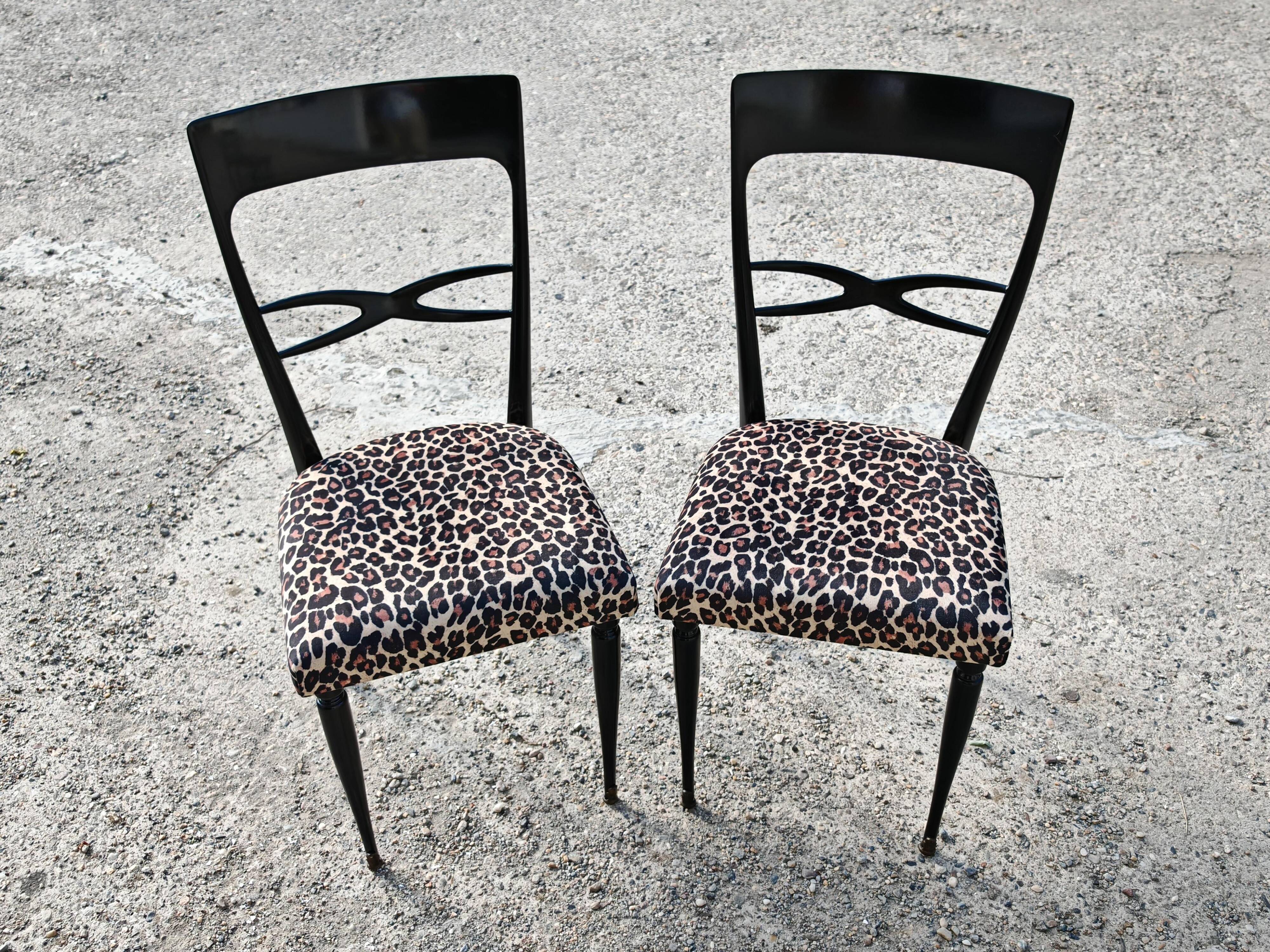 Set de 6 chaises salle à manger Mid Century laque noire peluche imprimé léopard