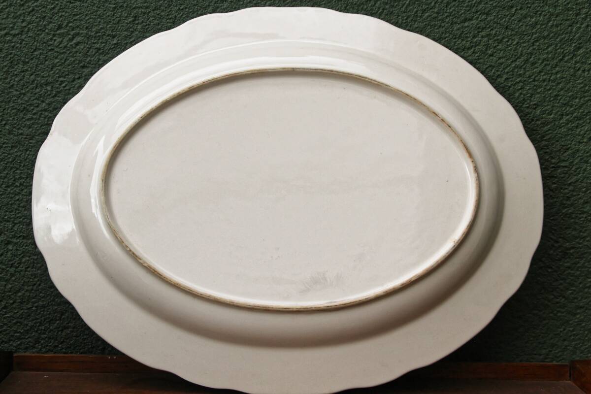 Pair of Japanese ceramic dishes