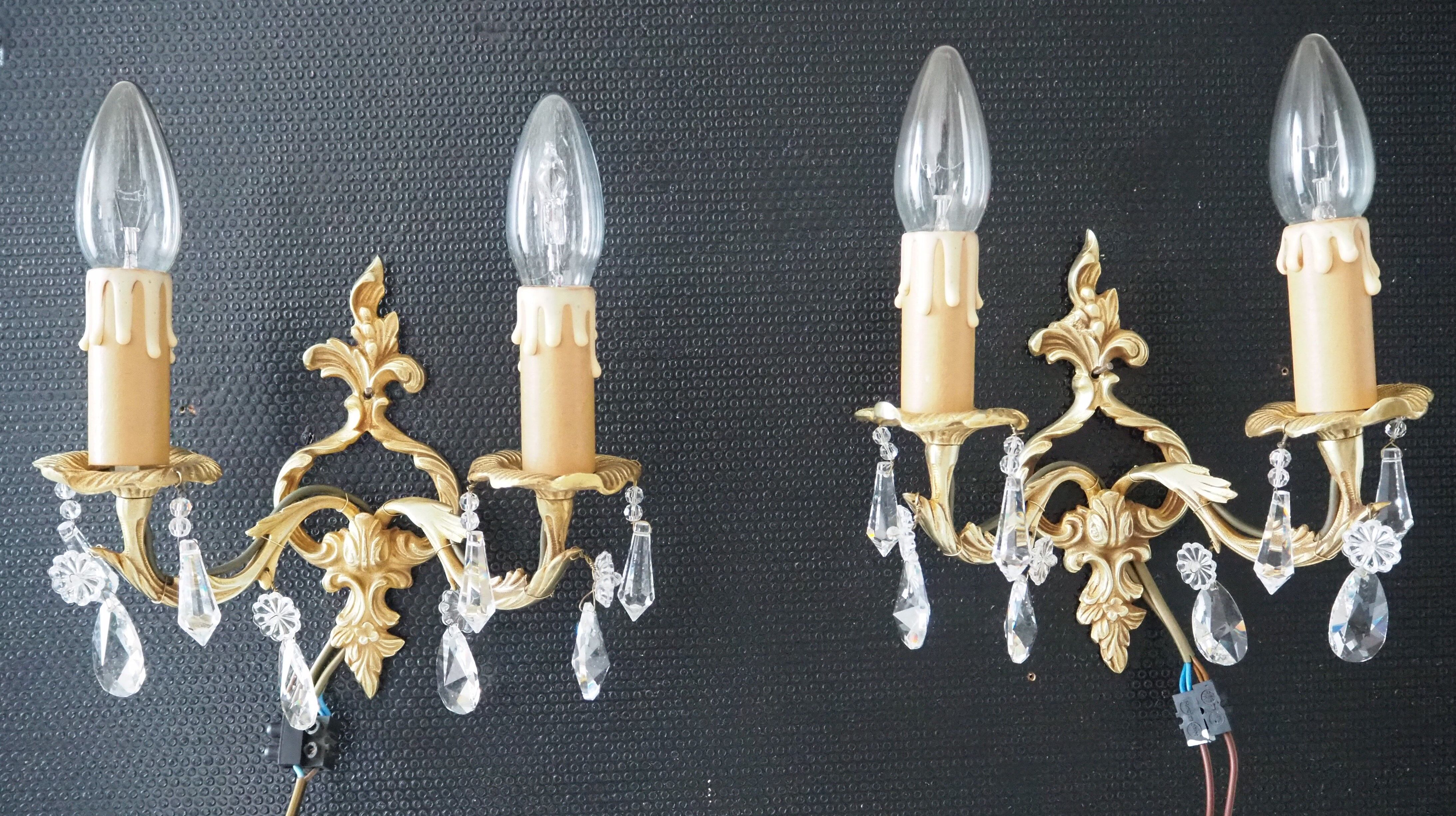 Pair of gilded bronze sconces and crystal pendants