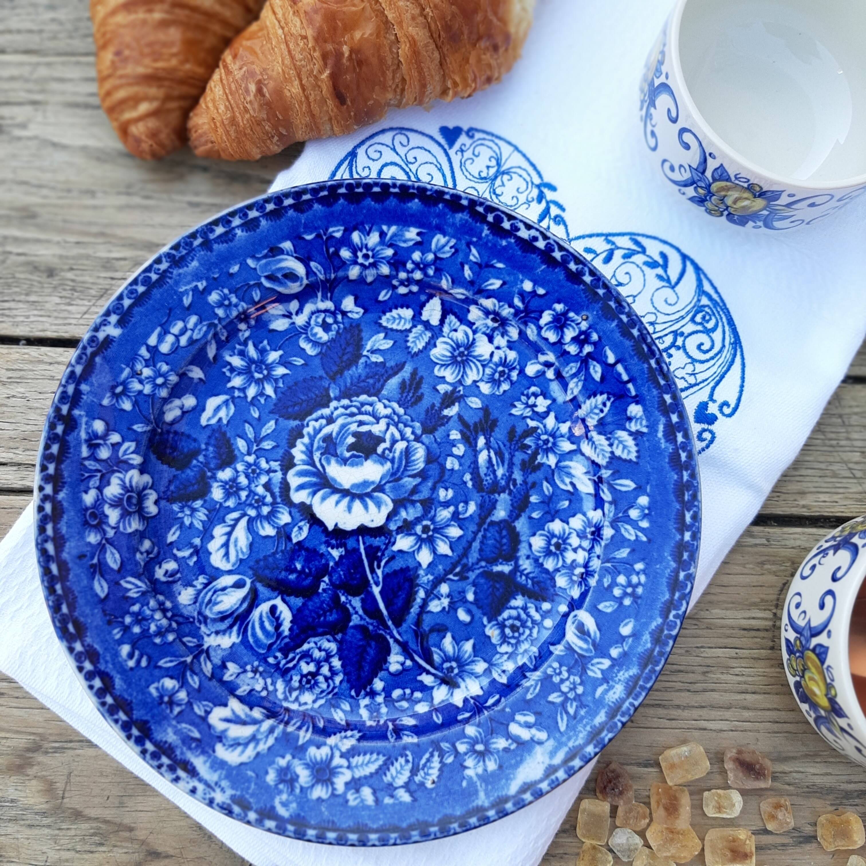 Old deep blue plate Villeroy &,Boch