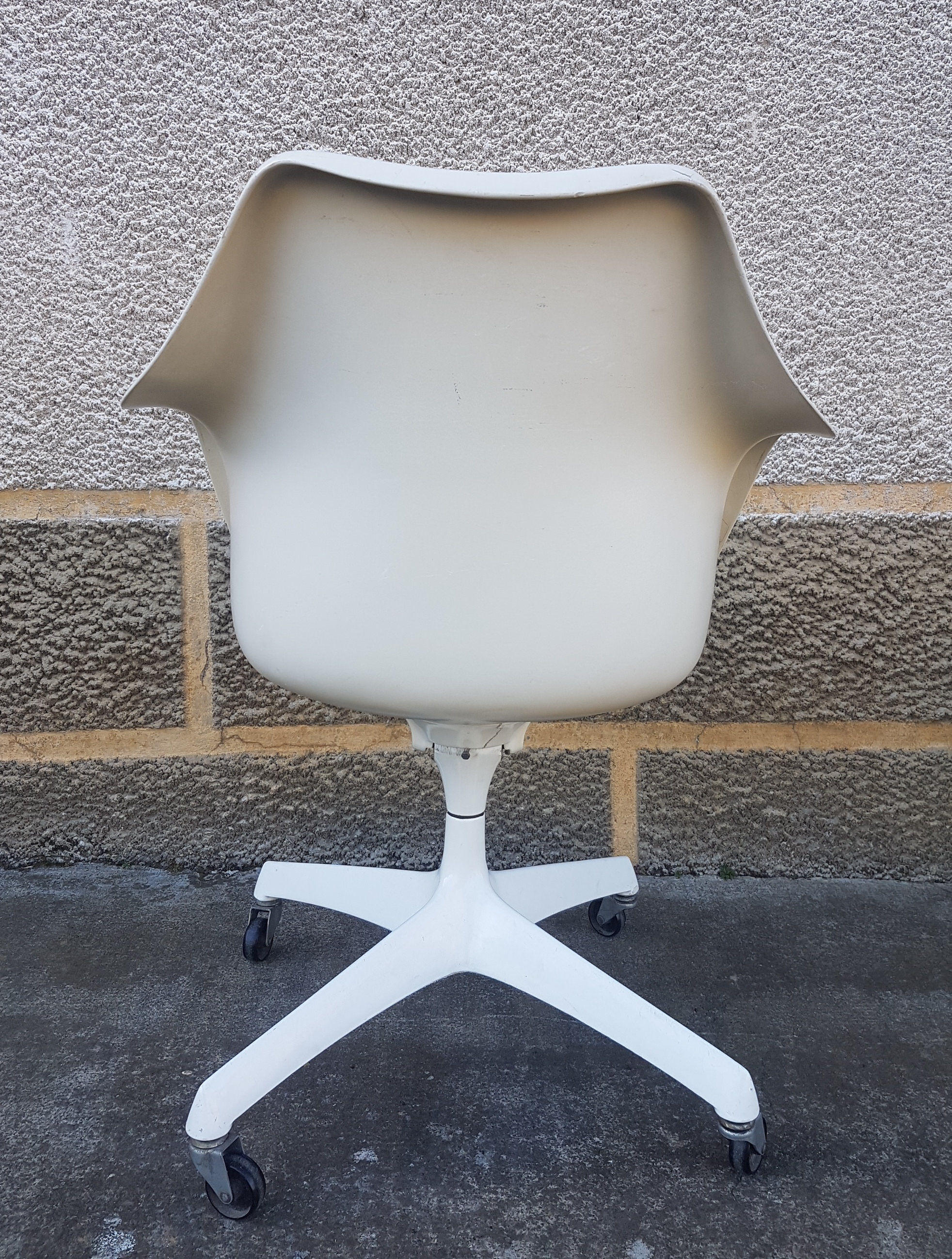 Executive Tulip armchair by Eero Saarinen for Knoll 1964