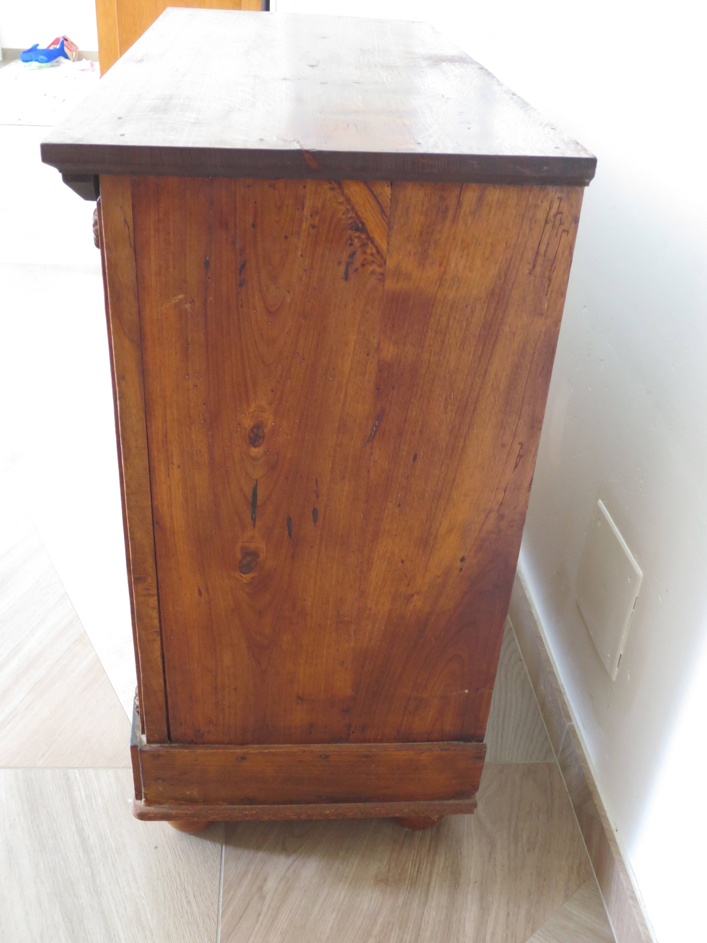 Commode 4 tiroirs en bois massif, début XXème s.