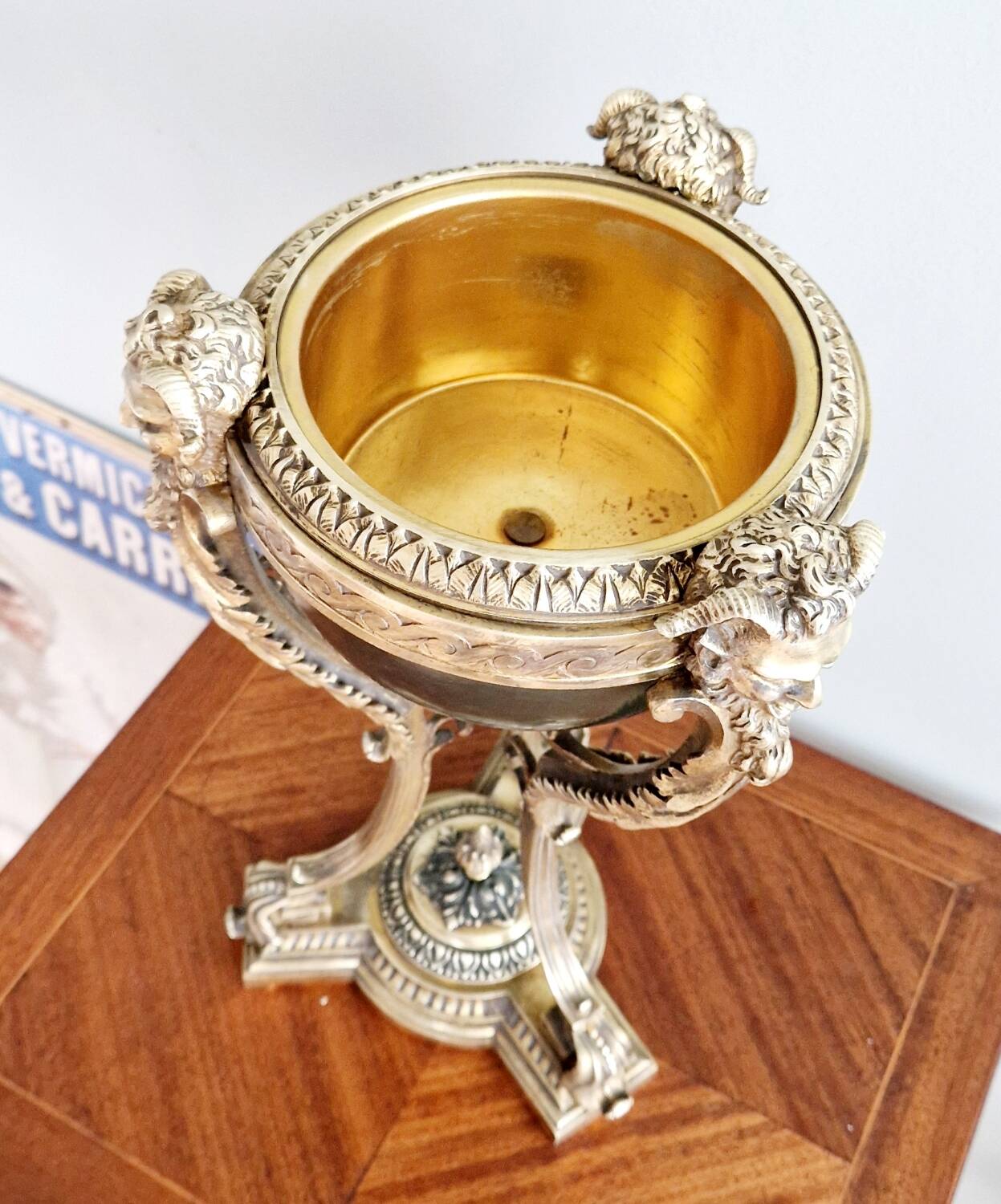Lampe cassolette bronze doré style Empire XIXème