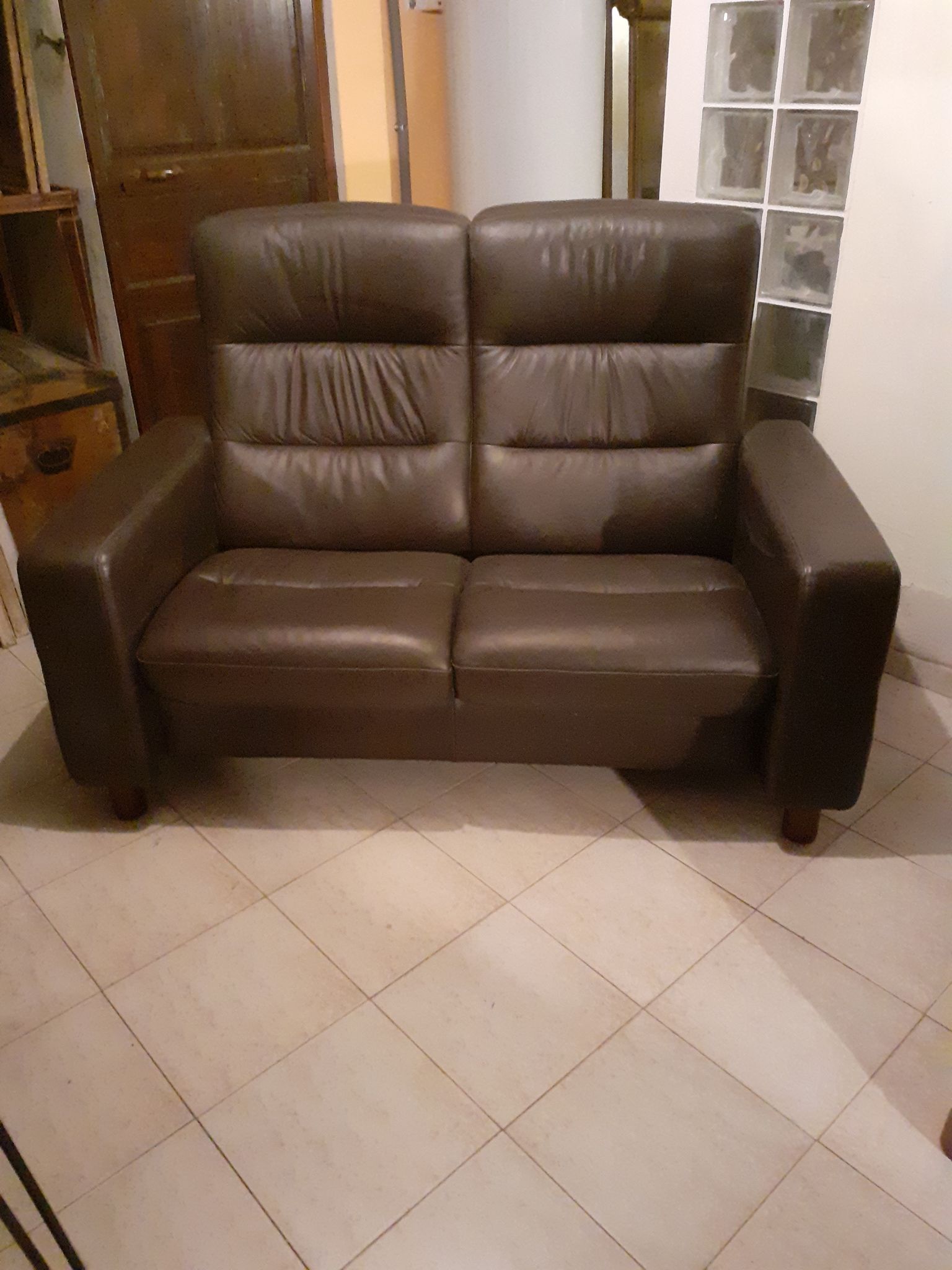 Sofa 2 places Stressless seat ultra comfort, leather Noblesse-Brown, sofa of high quality.
