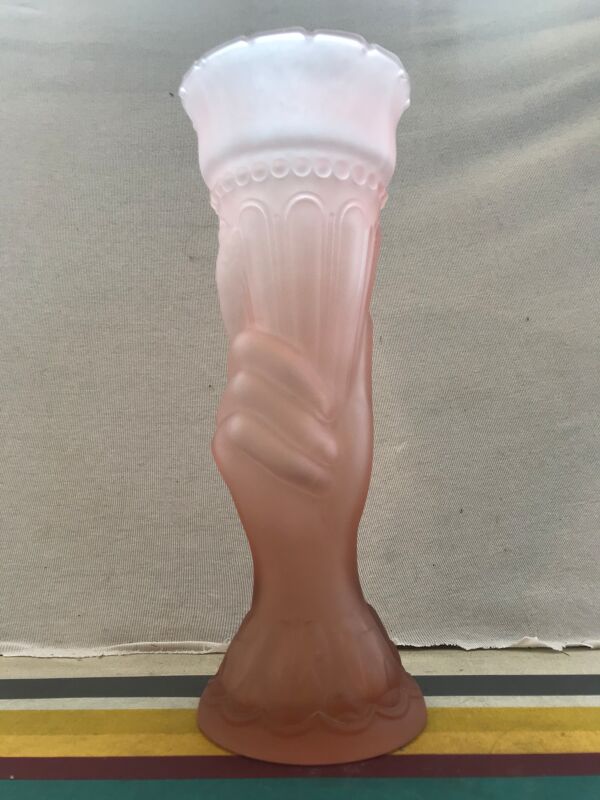 Vase ancien art deco verre moule rose forme main avec torche années 40 vintage