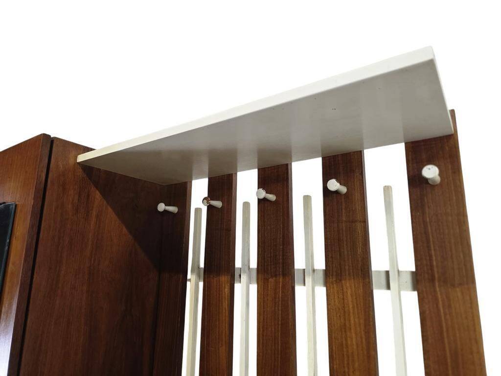 Porte-manteau vintage sur pied avec miroir et armoire