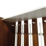 Porte-manteau vintage sur pied avec miroir et armoire