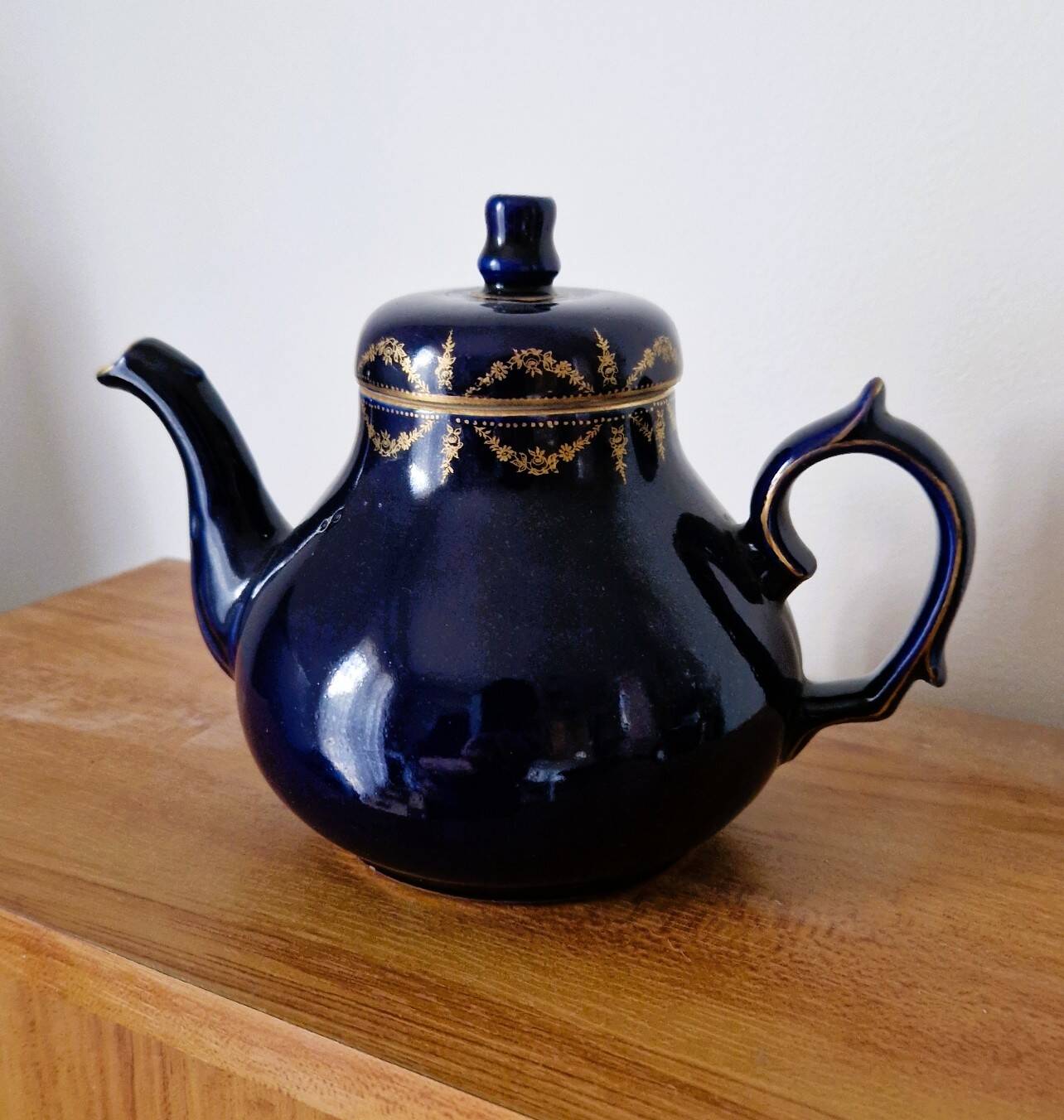 Cobalt blue porcelain teapot Saint-Uze