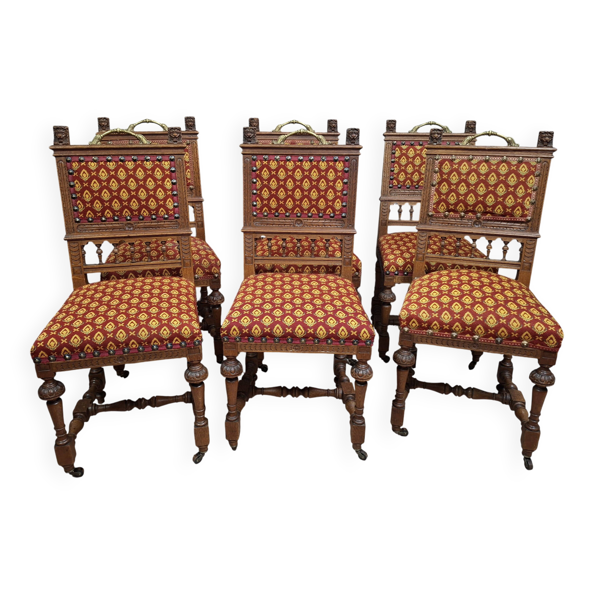 Suite de six chaises en chêne sculpté, de style Renaissance, XIXeme.