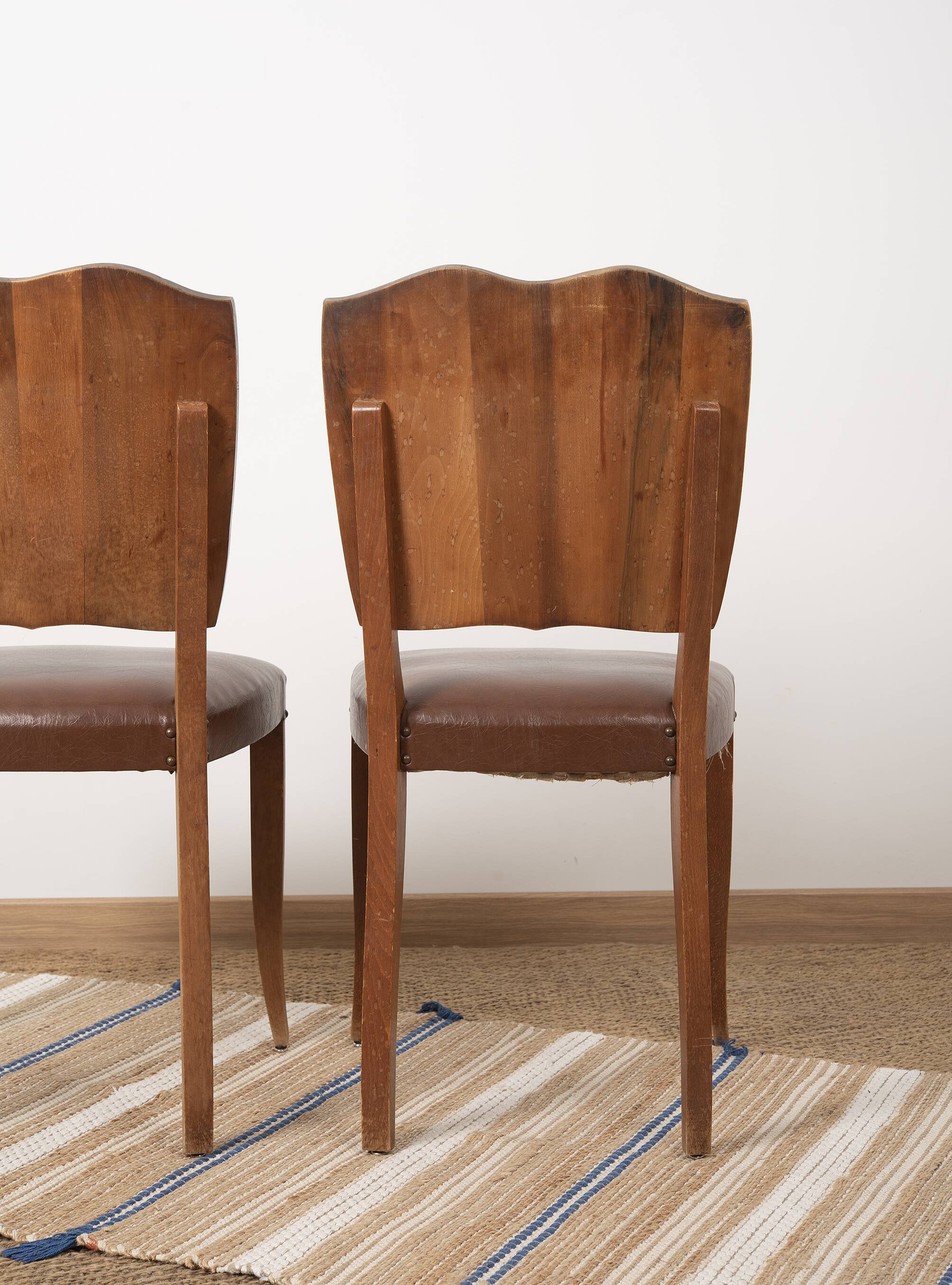 Set of 4 Art Deco chairs in carved wood